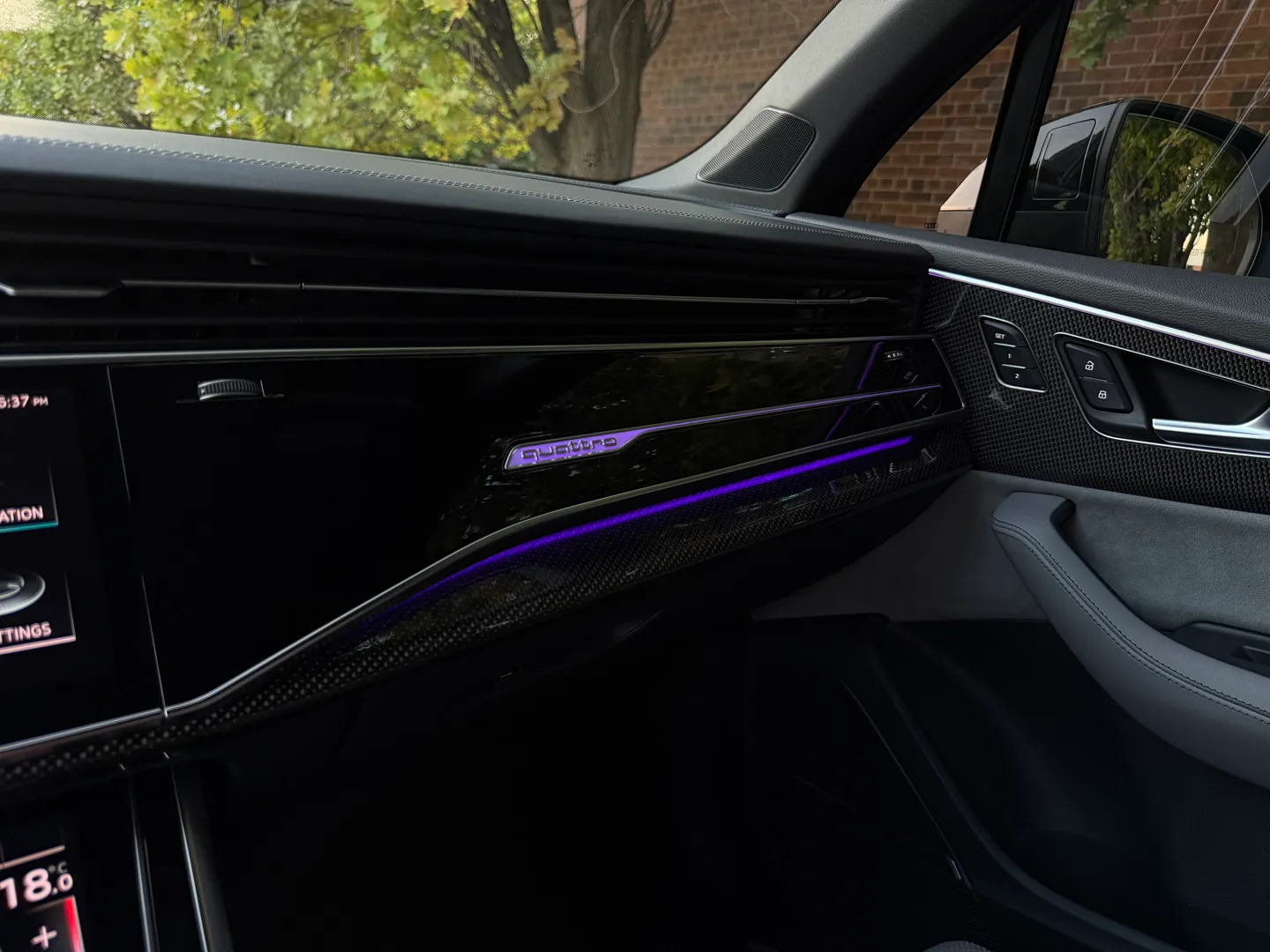 Audi SQ7 Premium Plus — photo 71
