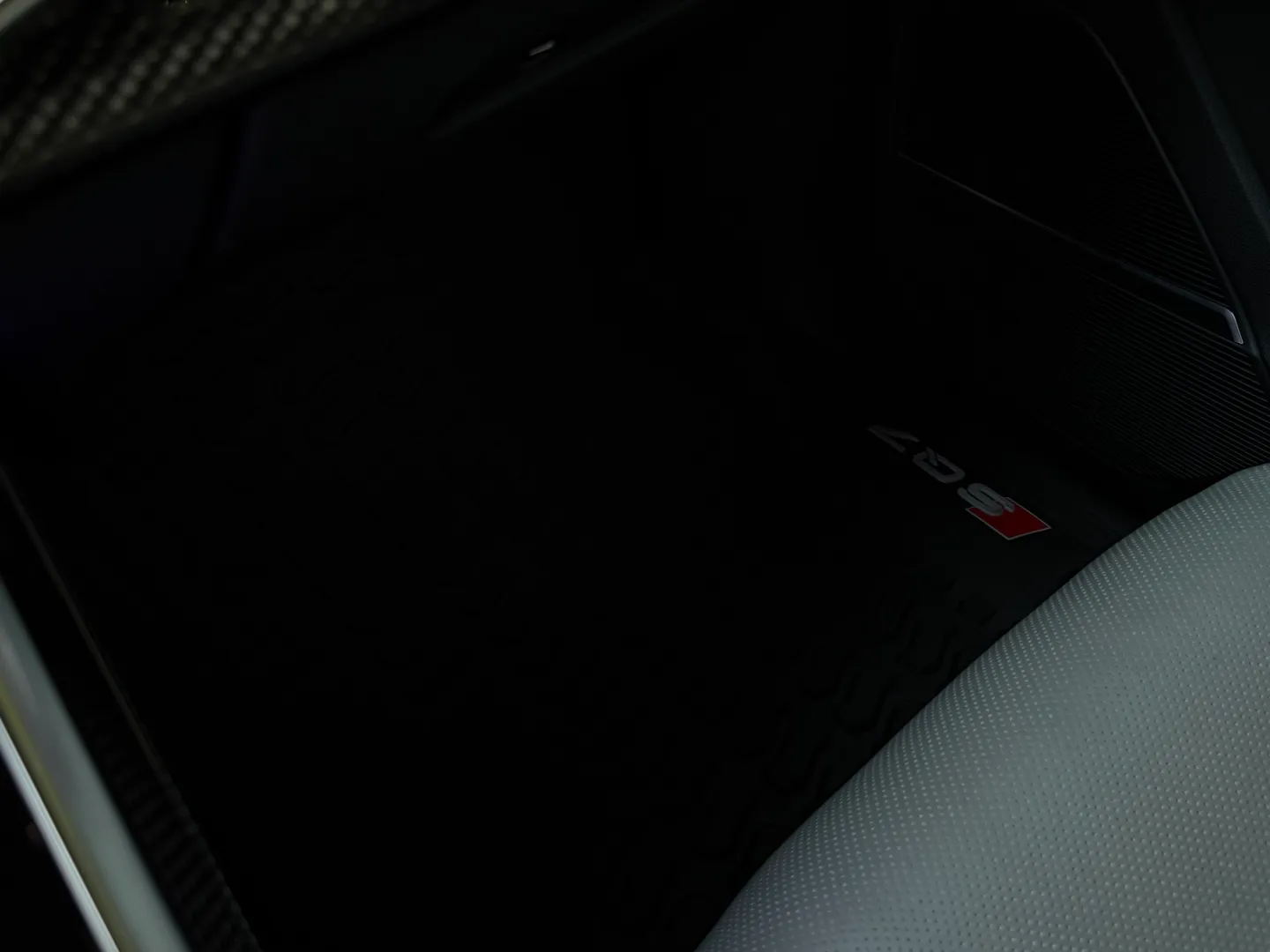 Audi SQ7 Premium Plus — photo 75