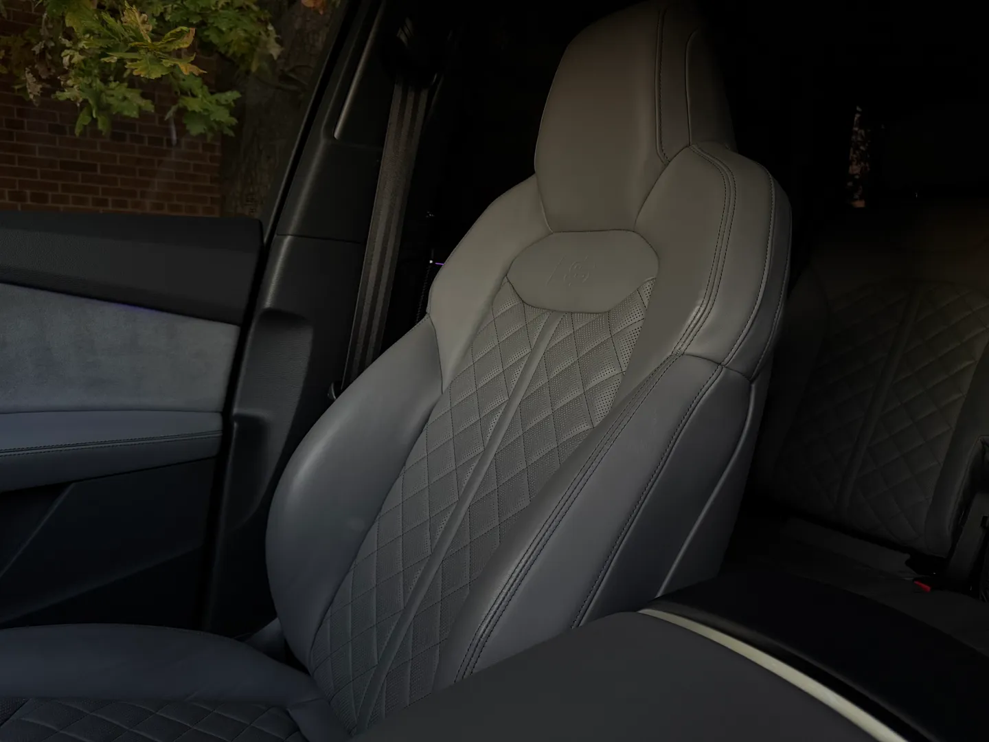 Audi SQ7 Premium Plus — photo 77