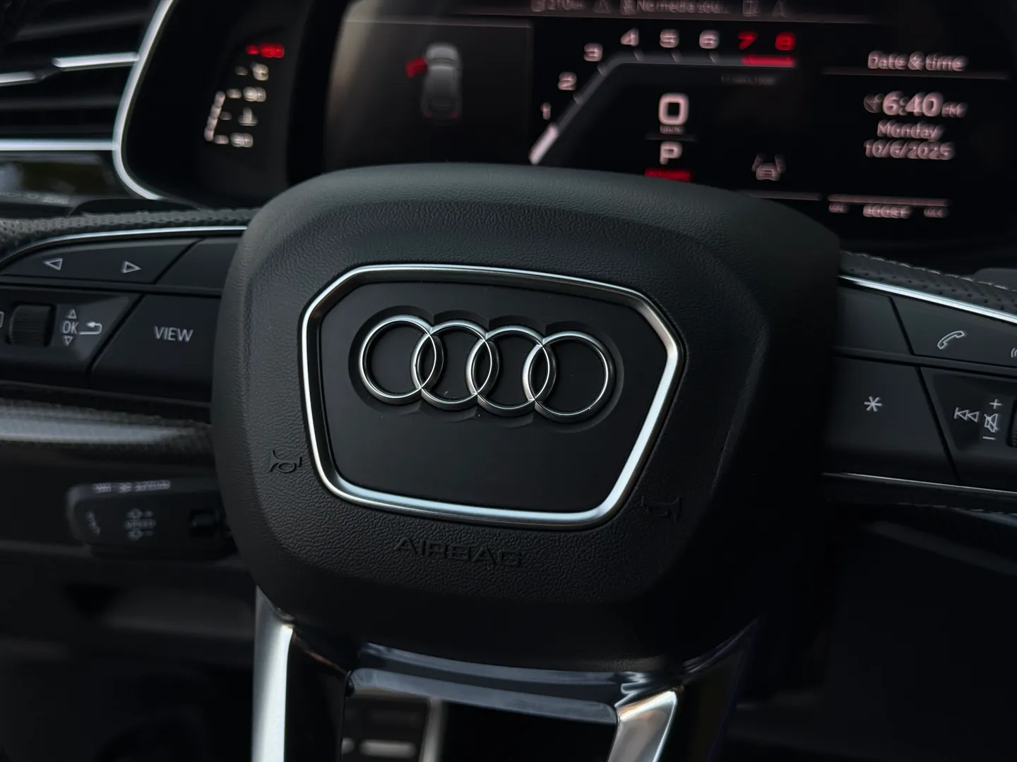 Audi SQ7 Premium Plus — photo 82