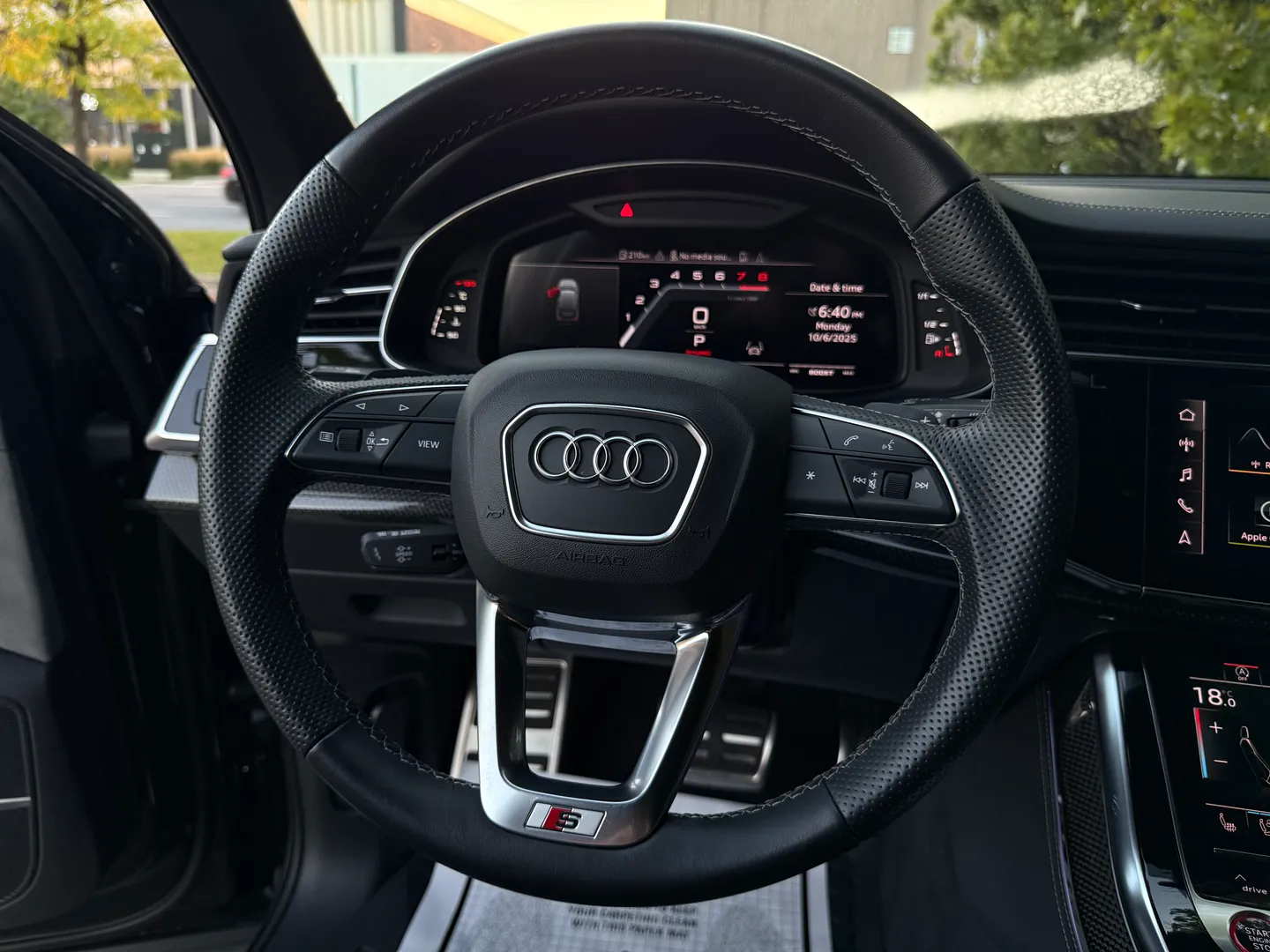 Audi SQ7 Premium Plus — photo 81