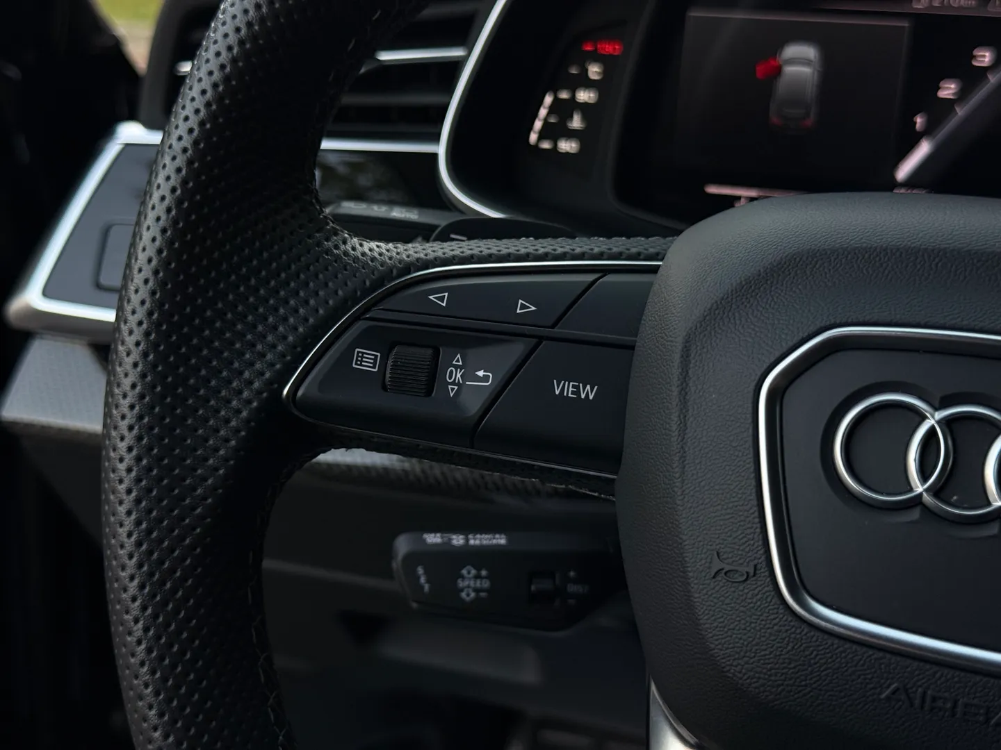 Audi SQ7 Premium Plus — photo 83