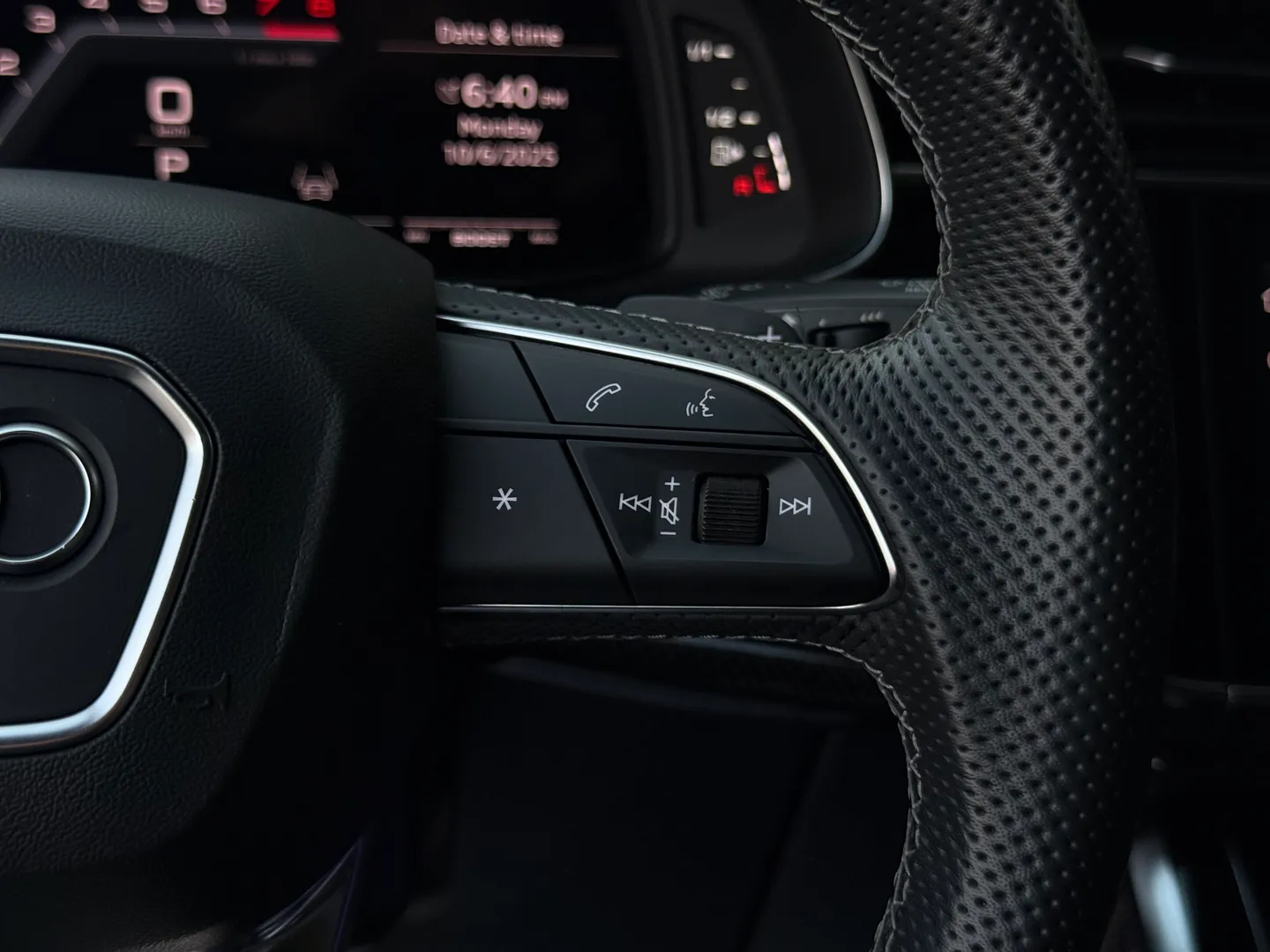 Audi SQ7 Premium Plus — photo 84