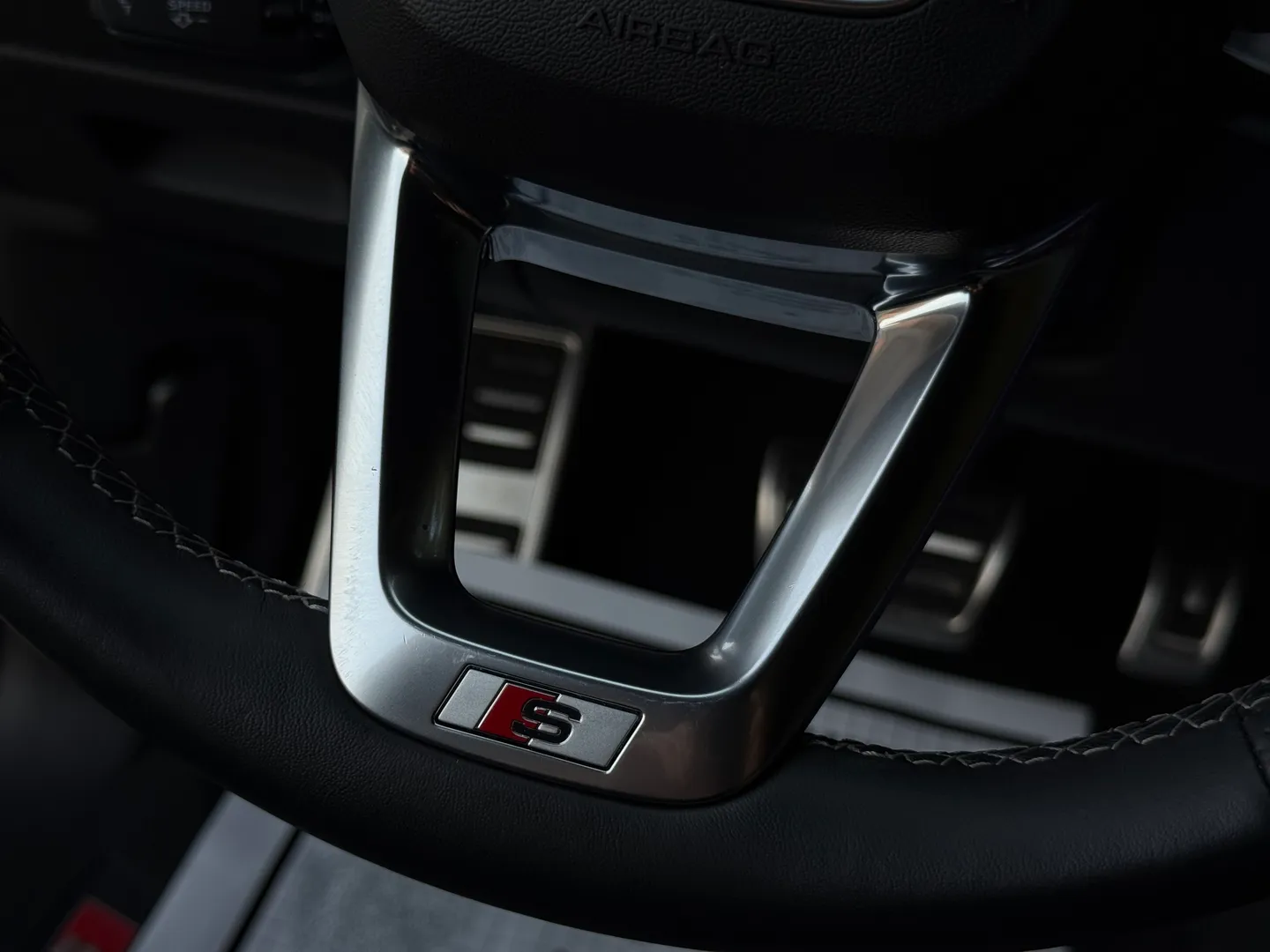 Audi SQ7 Premium Plus — photo 85