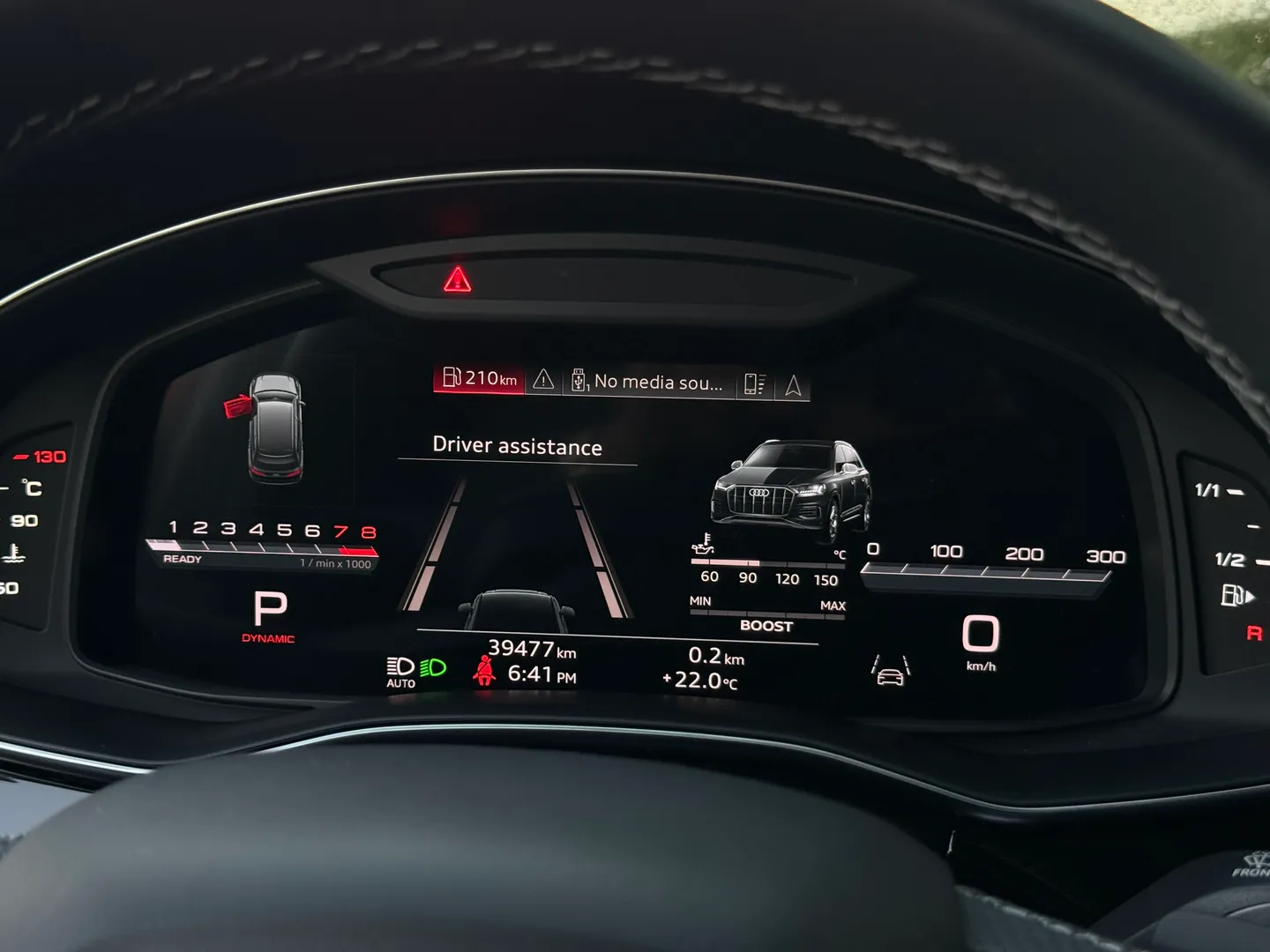 Audi SQ7 Premium Plus — photo 87
