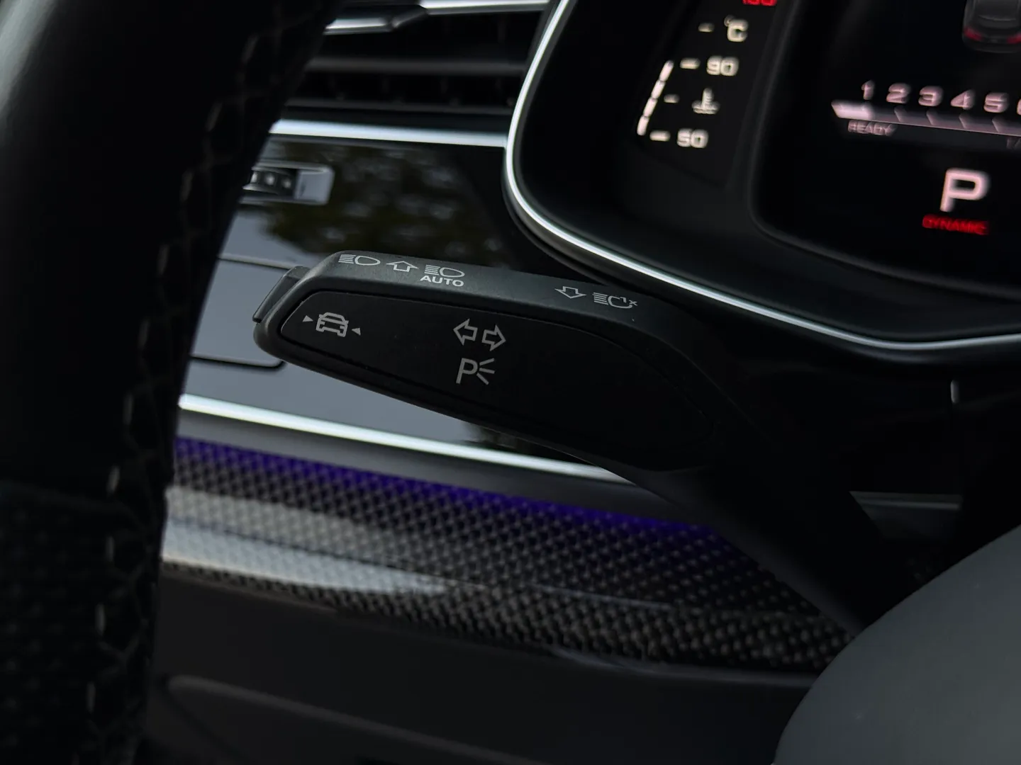 Audi SQ7 Premium Plus — photo 89