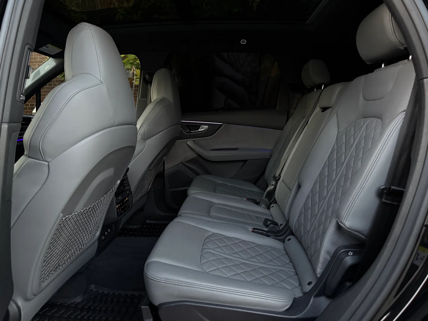Audi SQ7 Premium Plus — photo 95