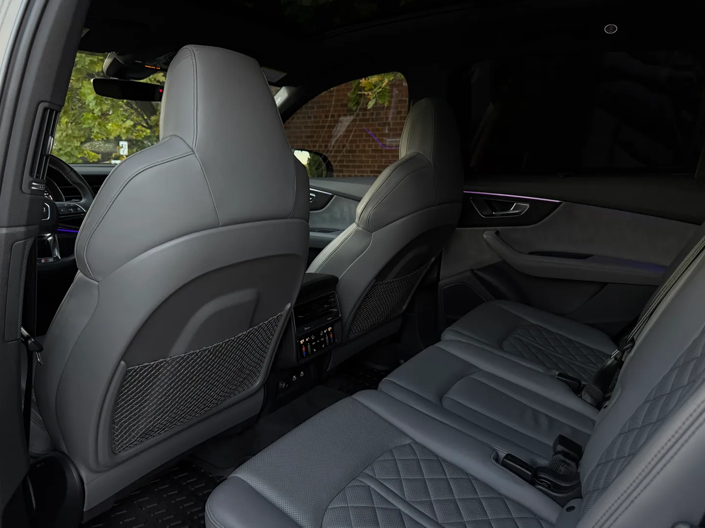 Audi SQ7 Premium Plus — photo 94