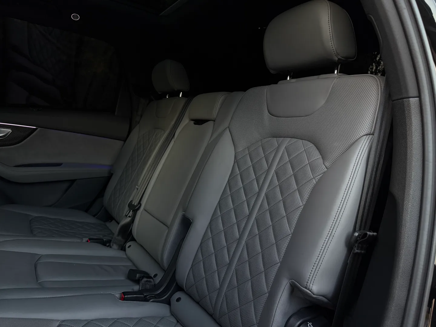 Audi SQ7 Premium Plus — photo 96