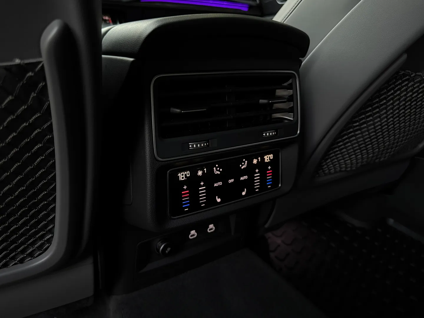Audi SQ7 Premium Plus — photo 97
