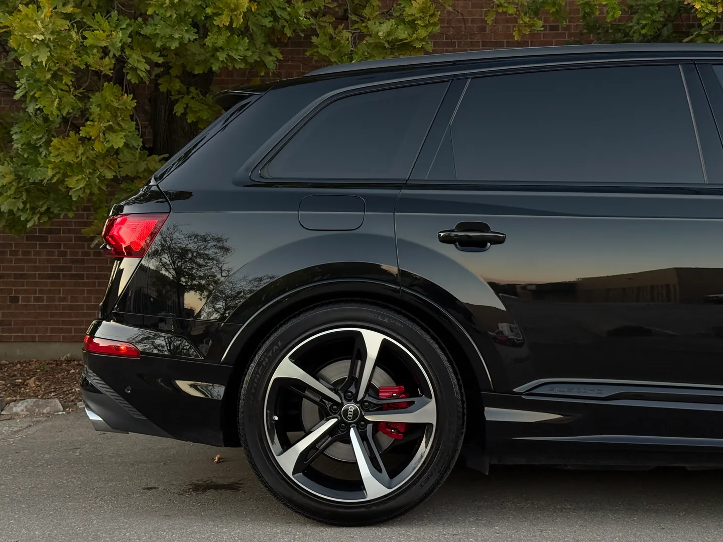 Audi SQ7 Premium Plus — photo 105
