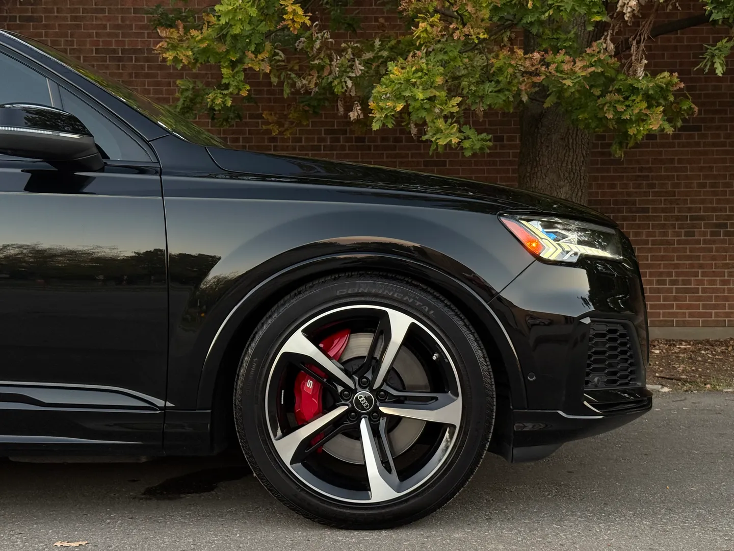 Audi SQ7 Premium Plus — photo 106