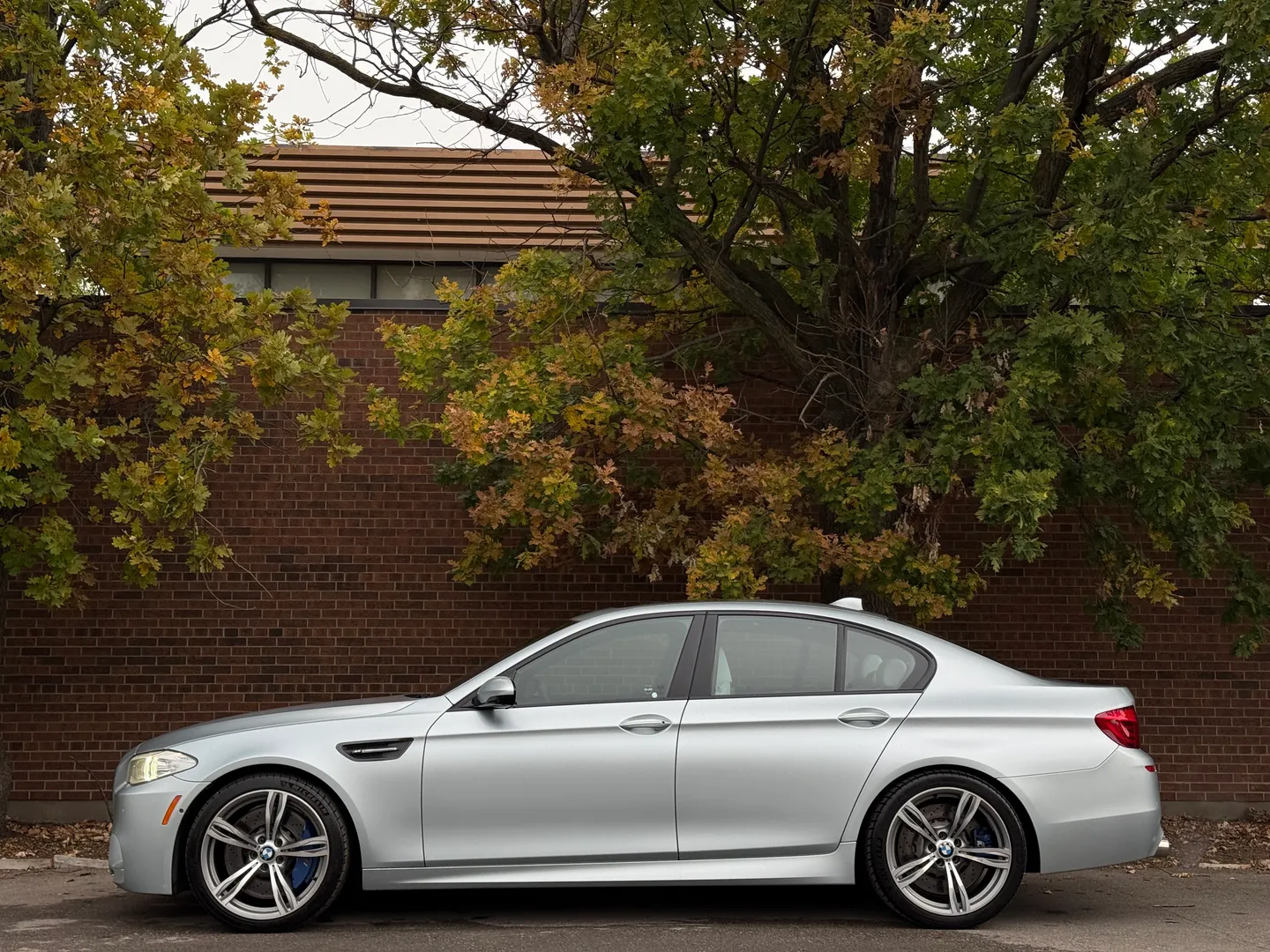 BMW M5 6 Speed Manual Individual Frozen Silver Metallic Paint — photo 11