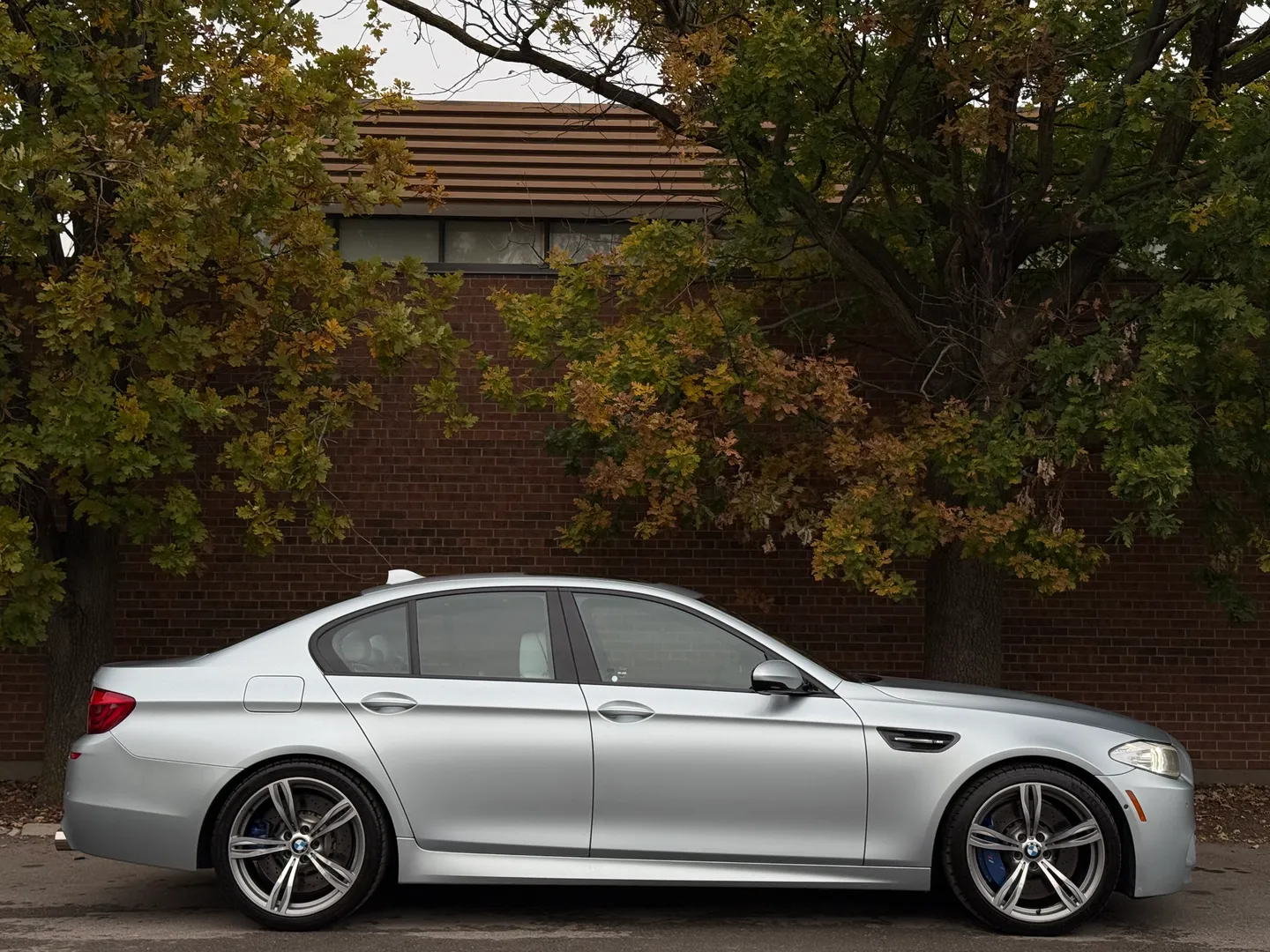 BMW M5 6 Speed Manual Individual Frozen Silver Metallic Paint — photo 91