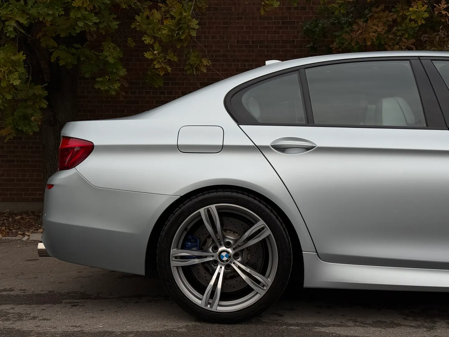BMW M5 6 Speed Manual Individual Frozen Silver Metallic Paint — photo 92