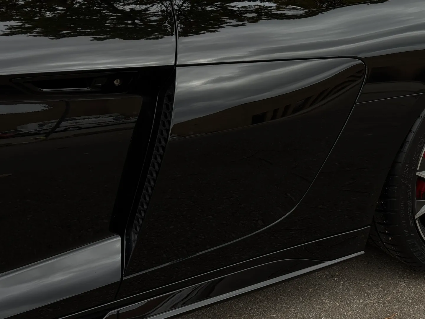 Audi R8 V10 RWD Coupe — photo 22