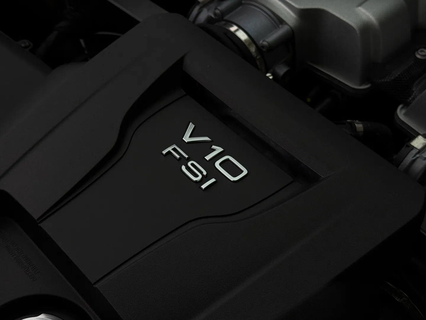 Audi R8 V10 RWD Coupe — photo 37