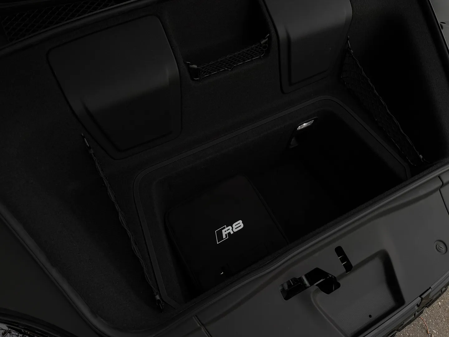 Audi R8 V10 RWD Coupe — photo 39