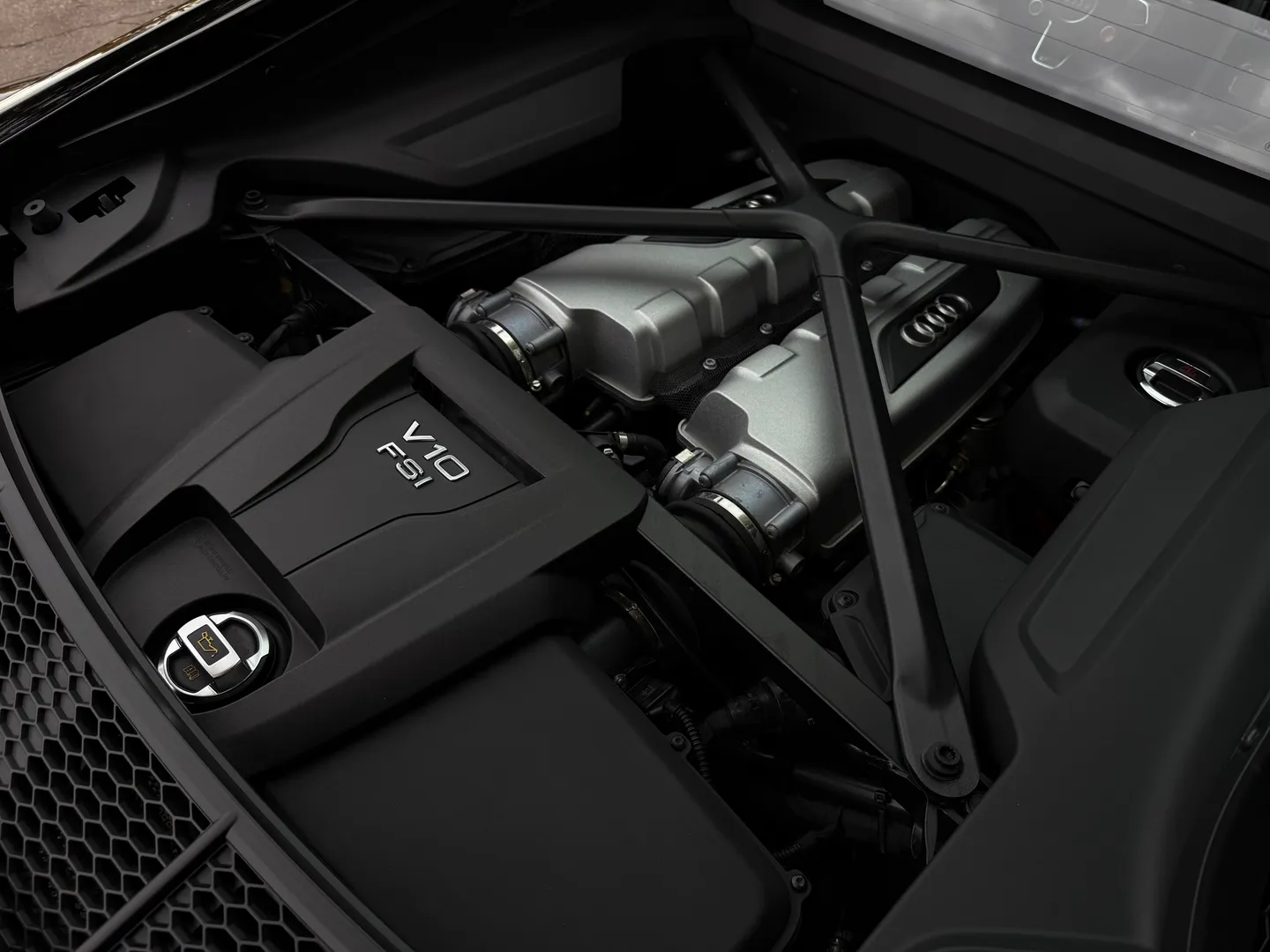 Audi R8 V10 RWD Coupe — photo 36