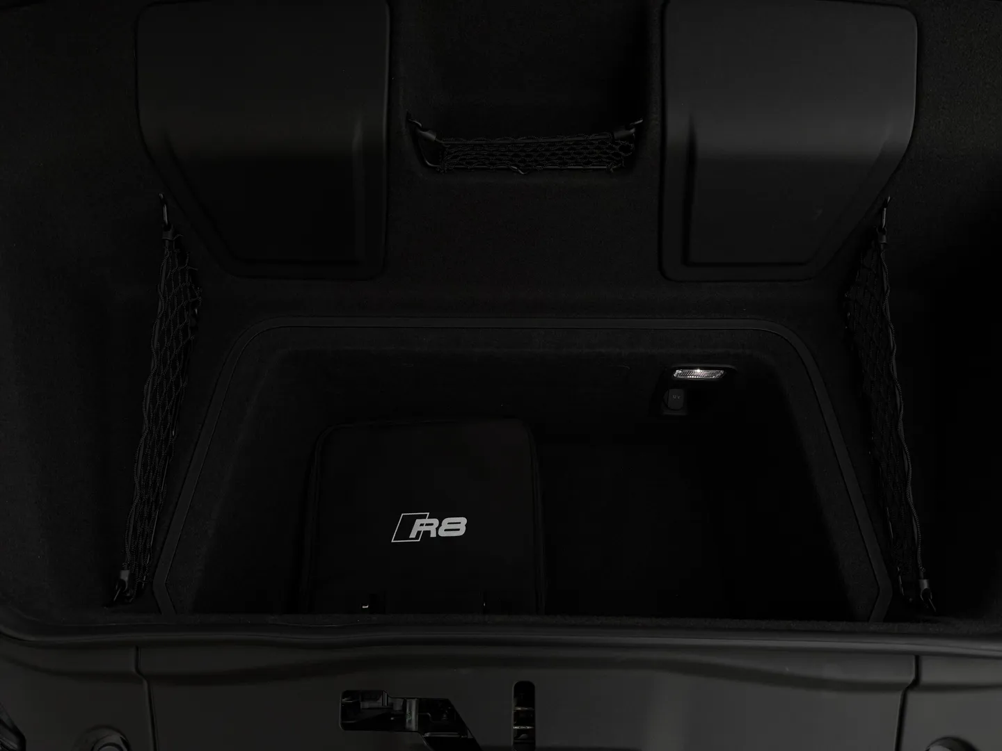 Audi R8 V10 RWD Coupe — photo 40