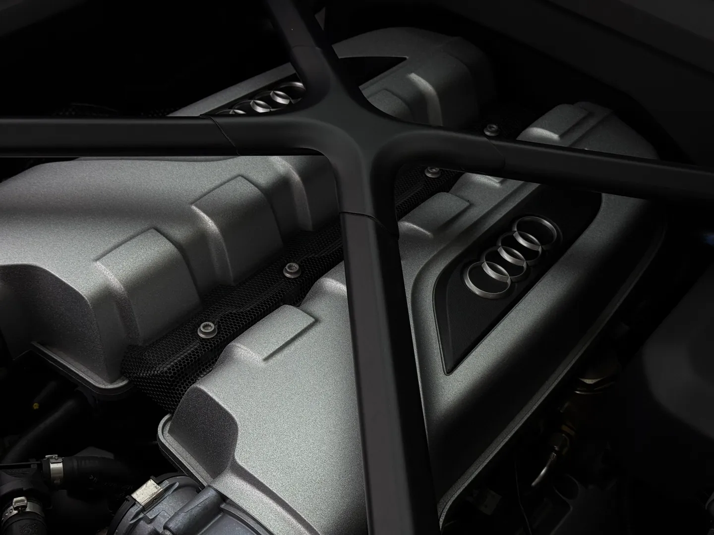 Audi R8 V10 RWD Coupe — photo 38