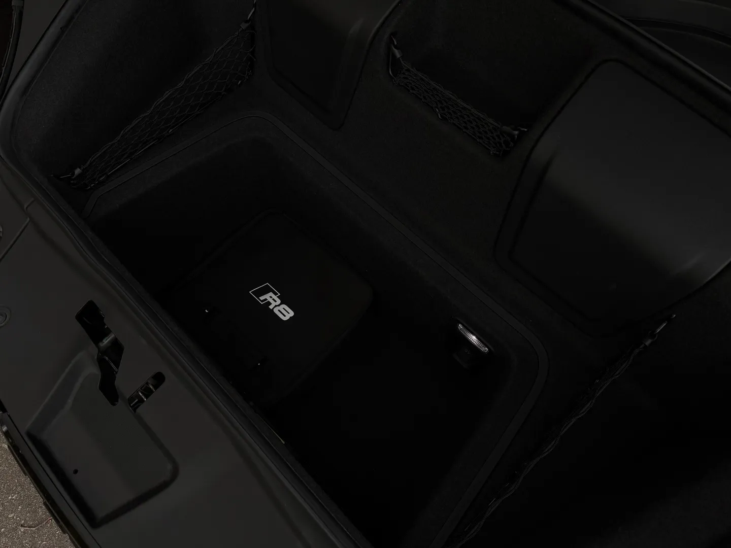 Audi R8 V10 RWD Coupe — photo 41