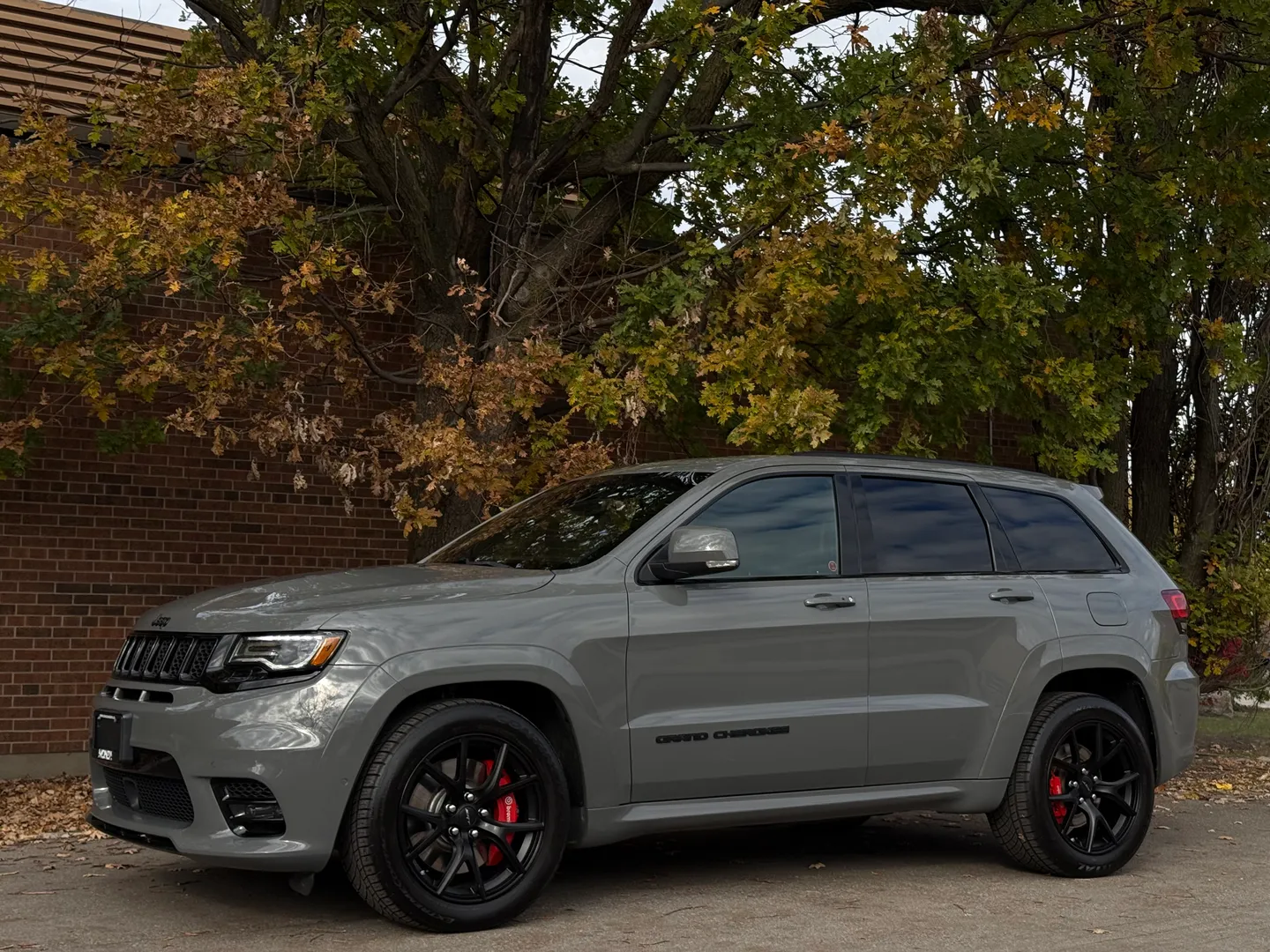 Jeep Grand Cherokee SRT — photo 9