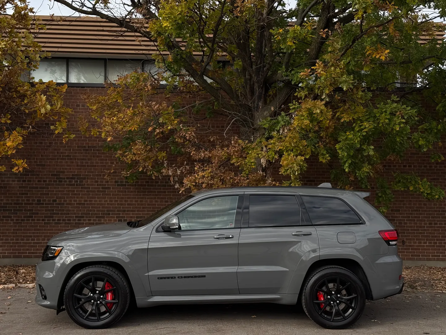 Jeep Grand Cherokee SRT — photo 10