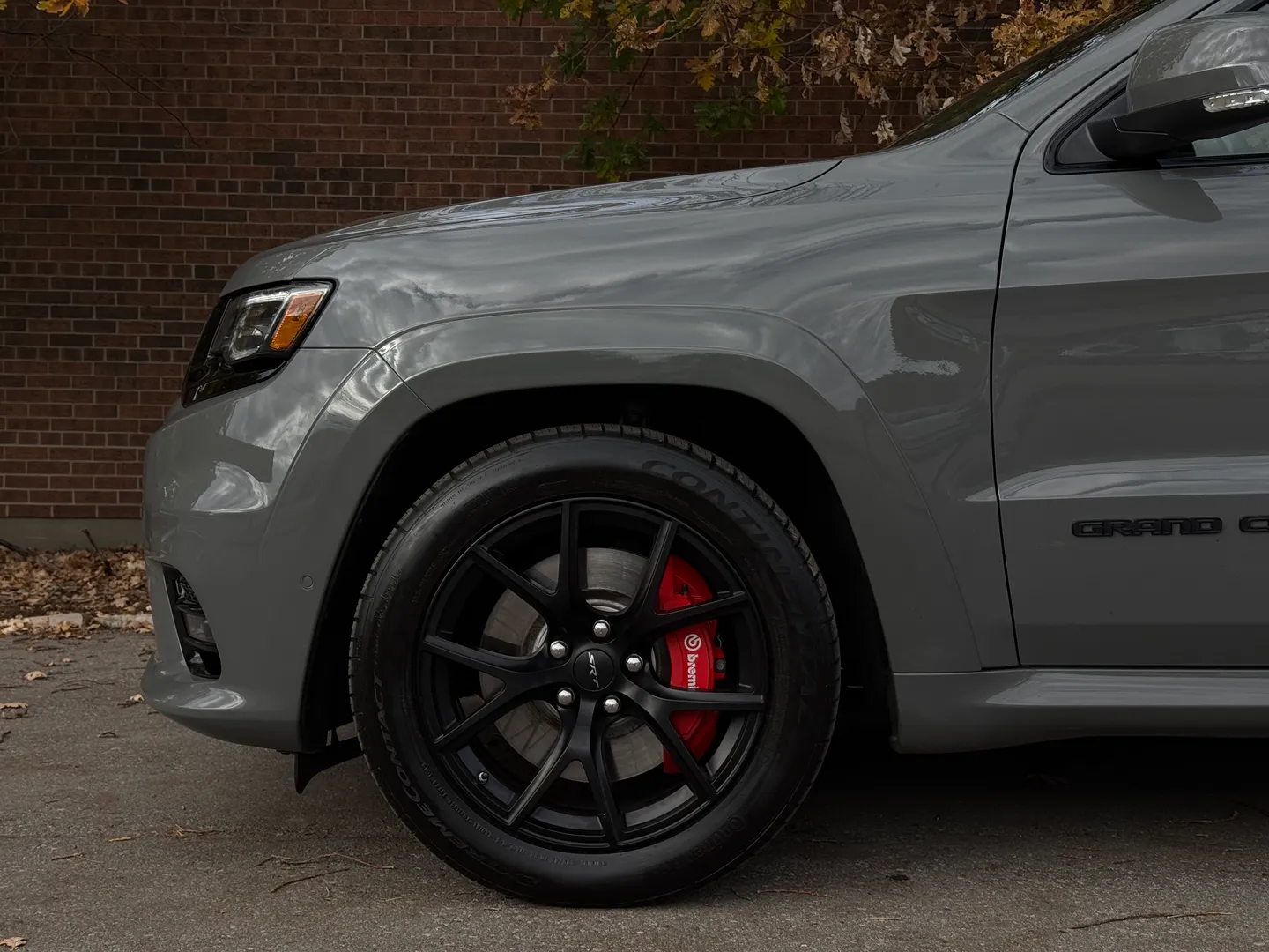 Jeep Grand Cherokee SRT — photo 12