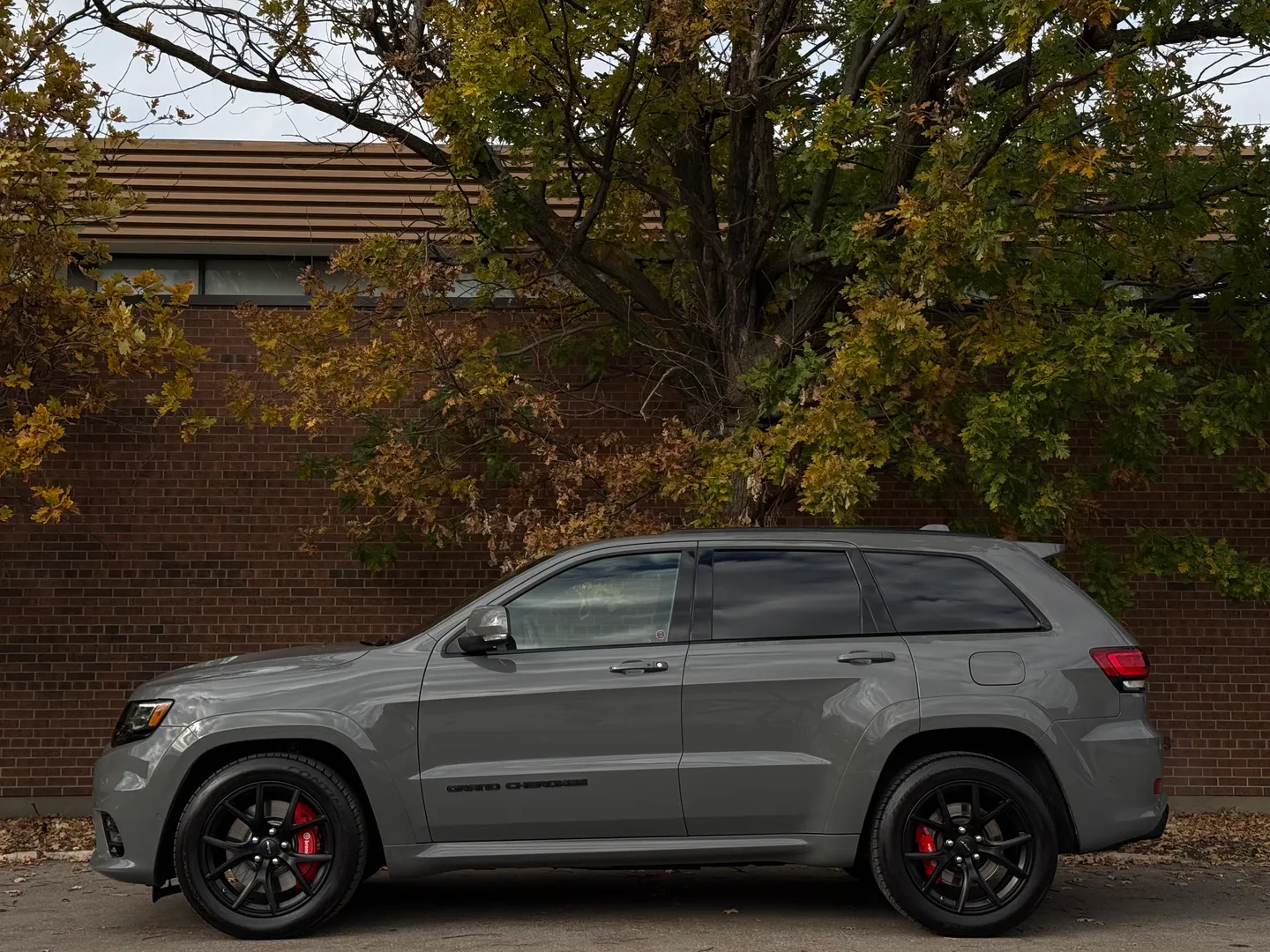 Jeep Grand Cherokee SRT — photo 11