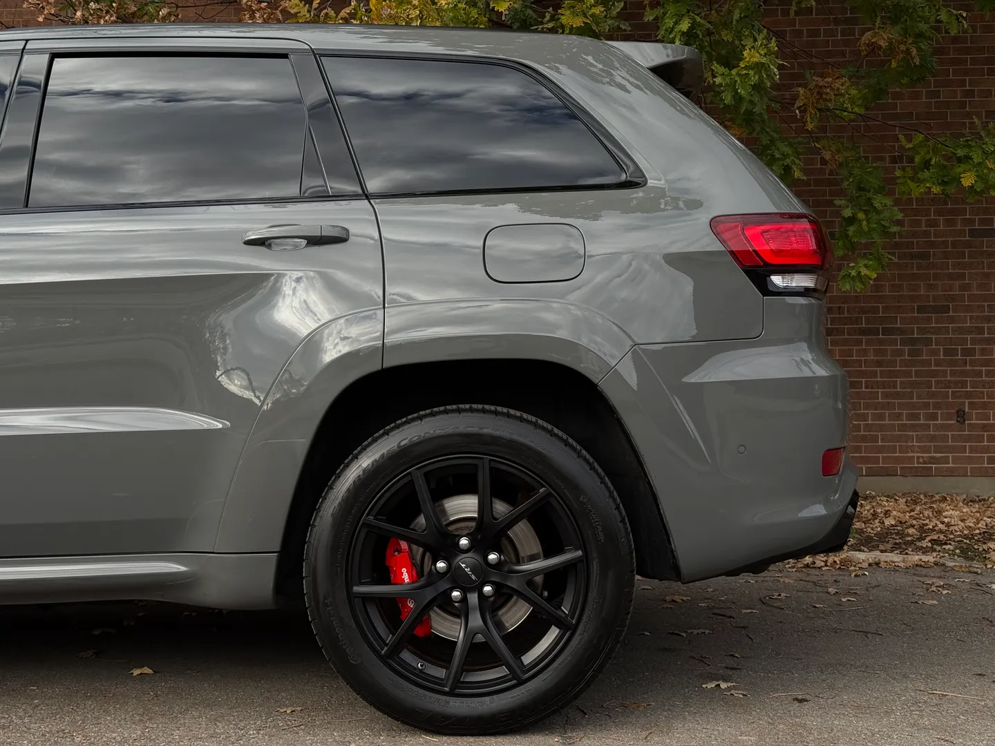 Jeep Grand Cherokee SRT — photo 13