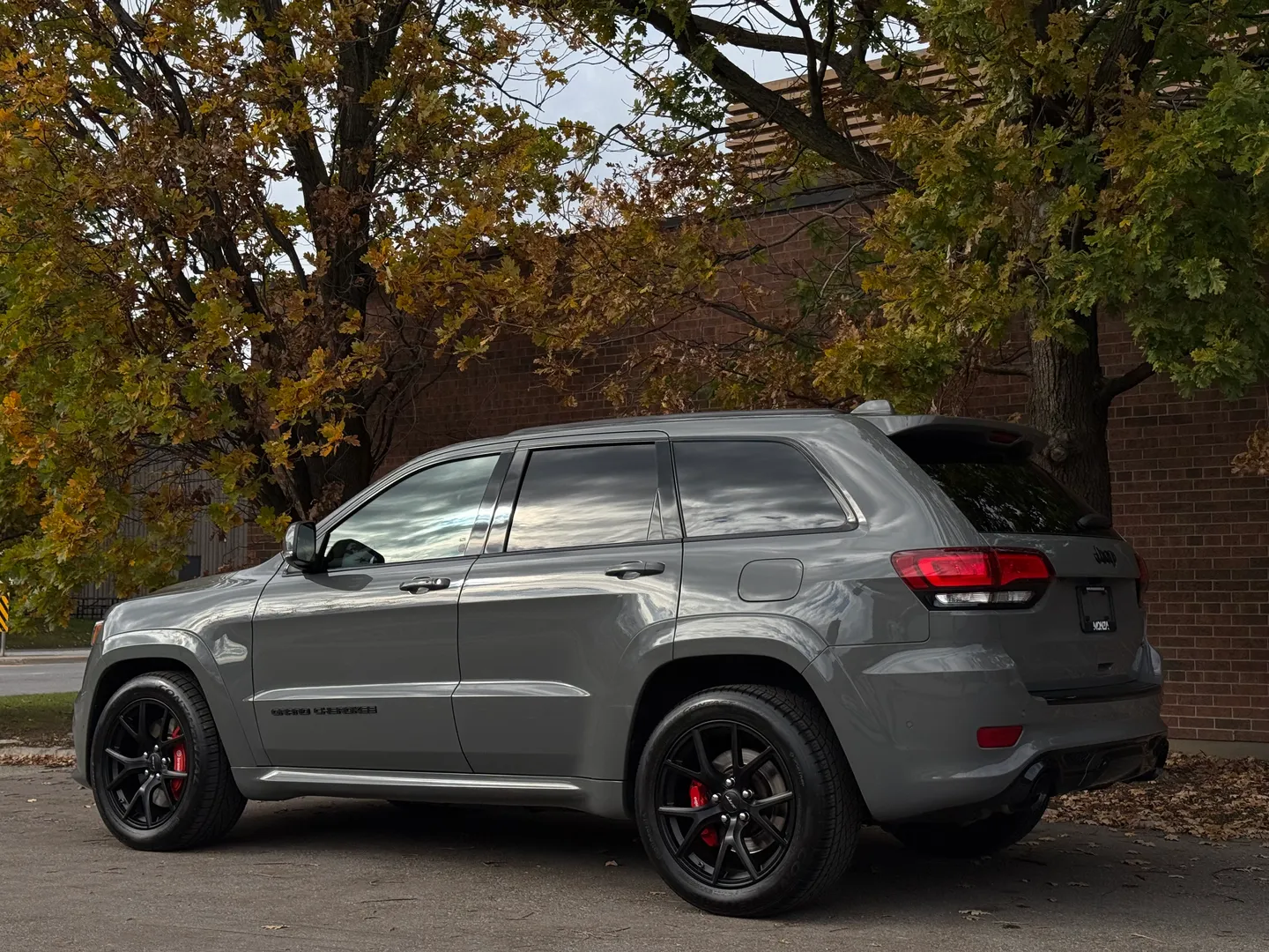 Jeep Grand Cherokee SRT — photo 22