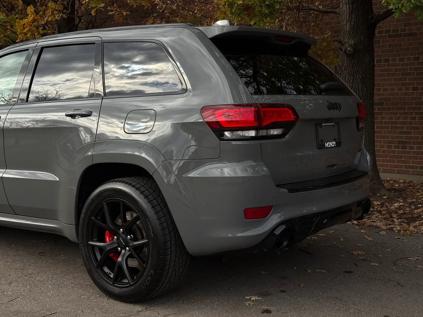 Jeep Grand Cherokee SRT — photo 23