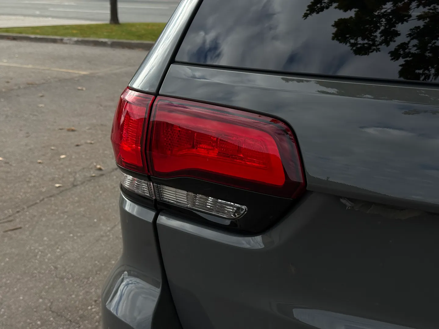 Jeep Grand Cherokee SRT — photo 26
