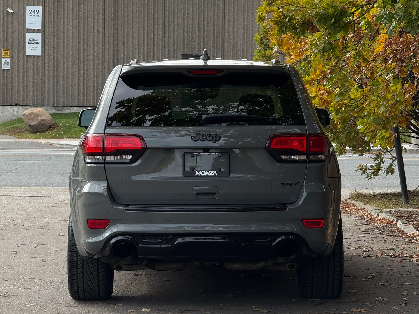 Jeep Grand Cherokee SRT — photo 24