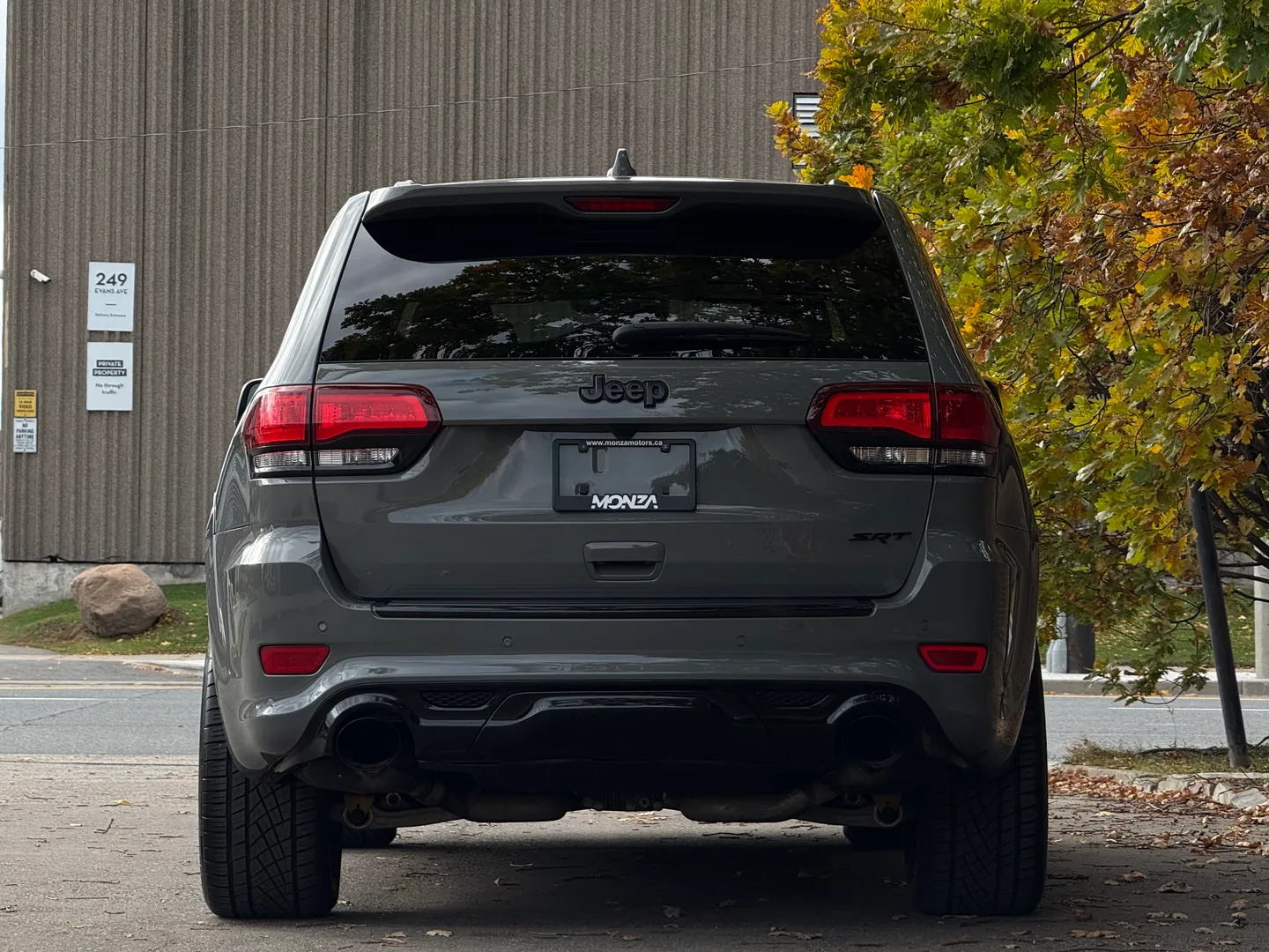 Jeep Grand Cherokee SRT — photo 25