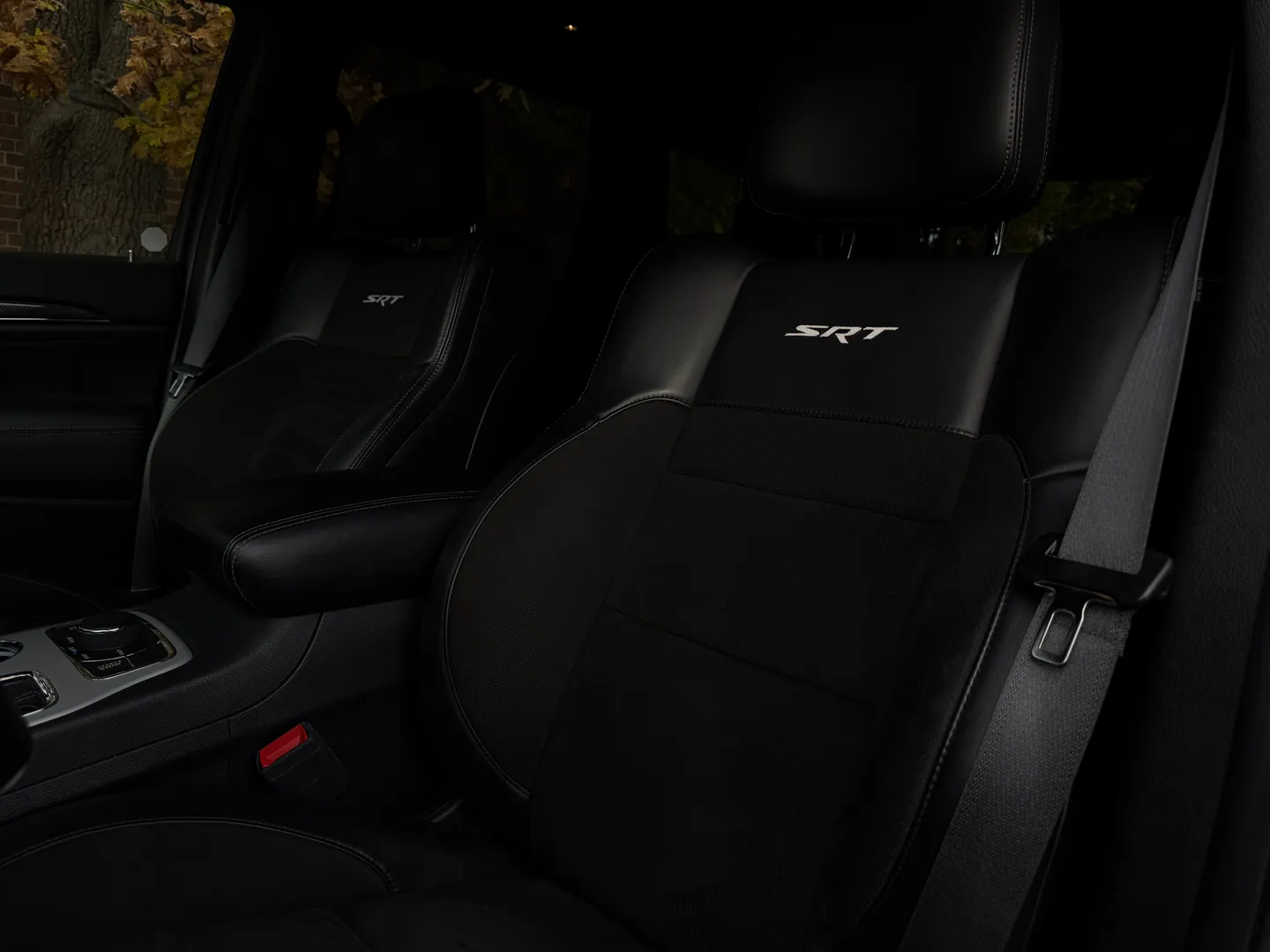 Jeep Grand Cherokee SRT — photo 37