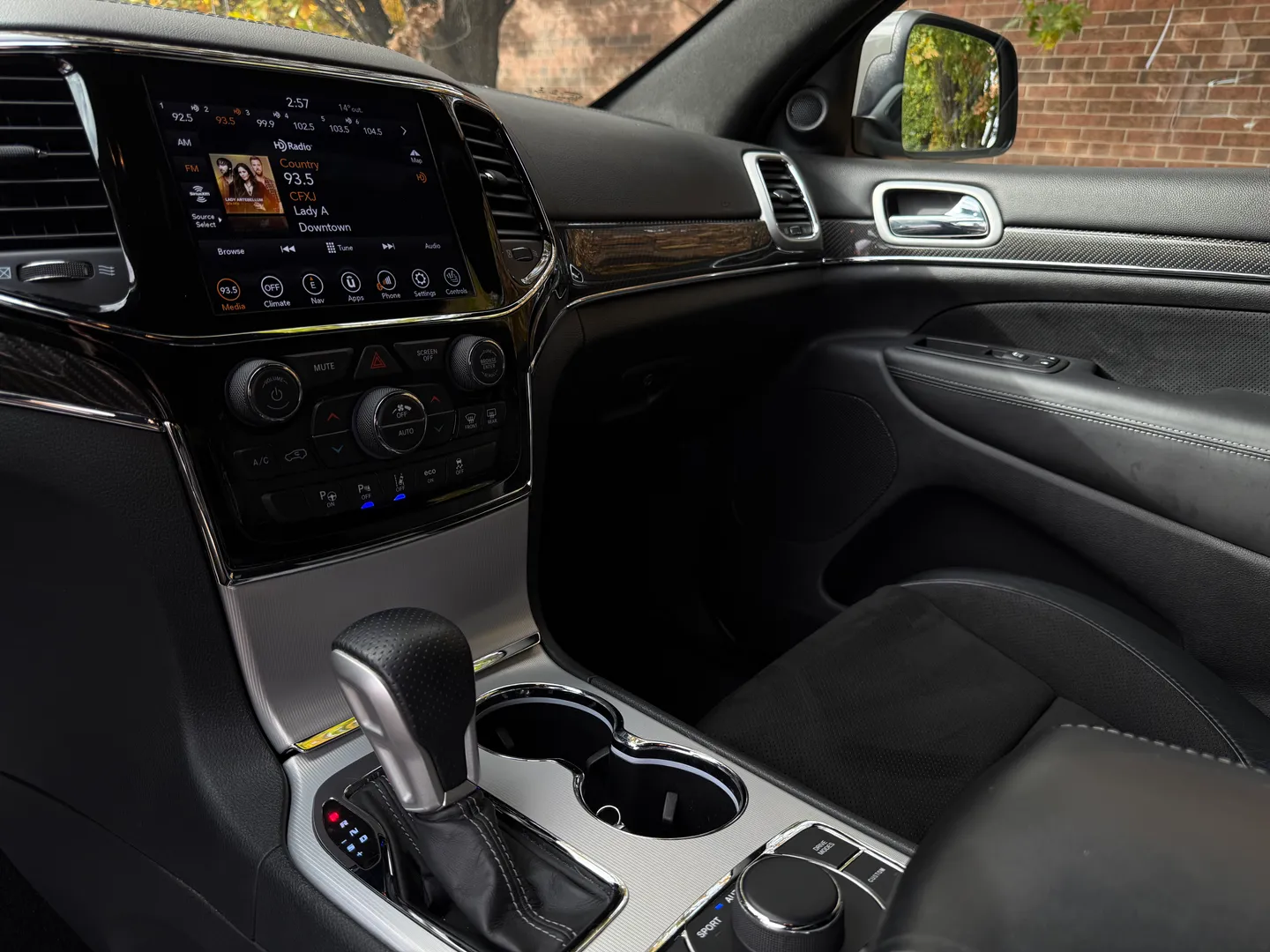 Jeep Grand Cherokee SRT — photo 46