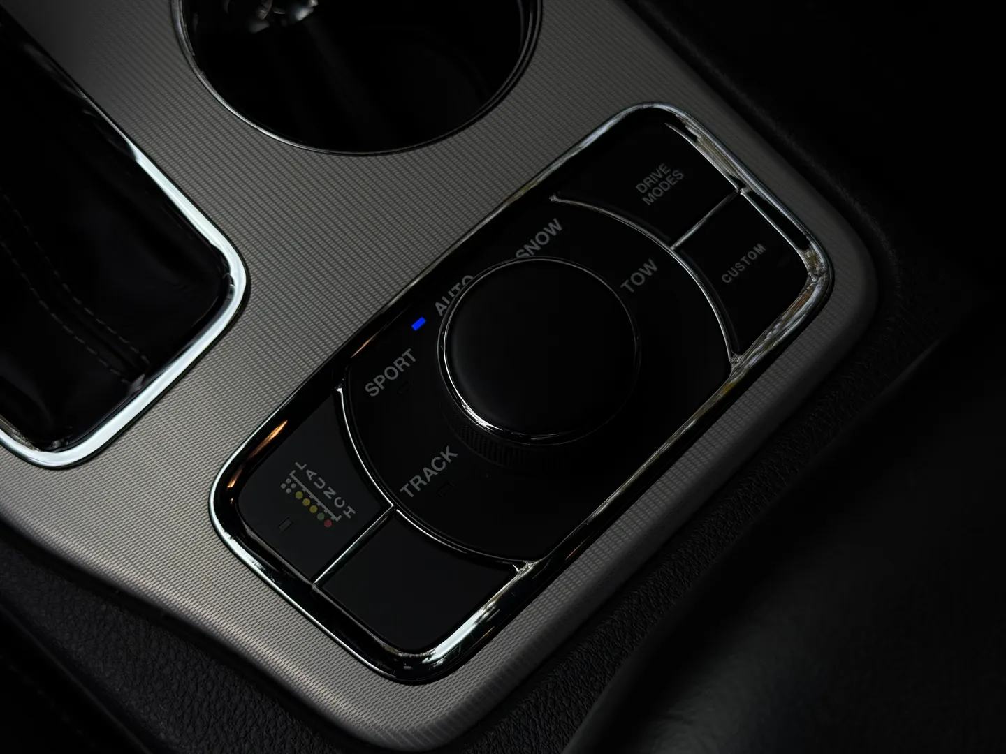 Jeep Grand Cherokee SRT — photo 49