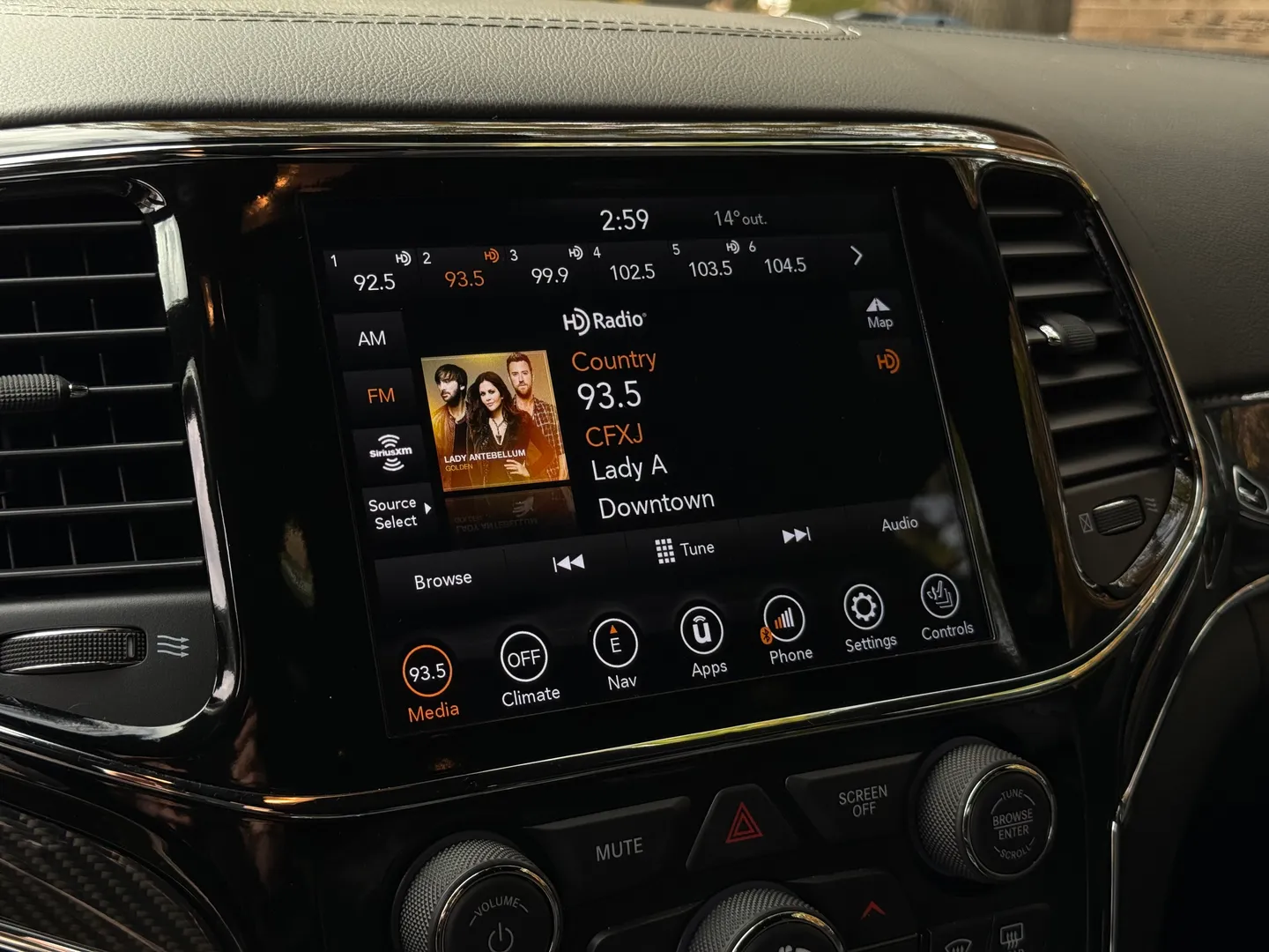 Jeep Grand Cherokee SRT — photo 54