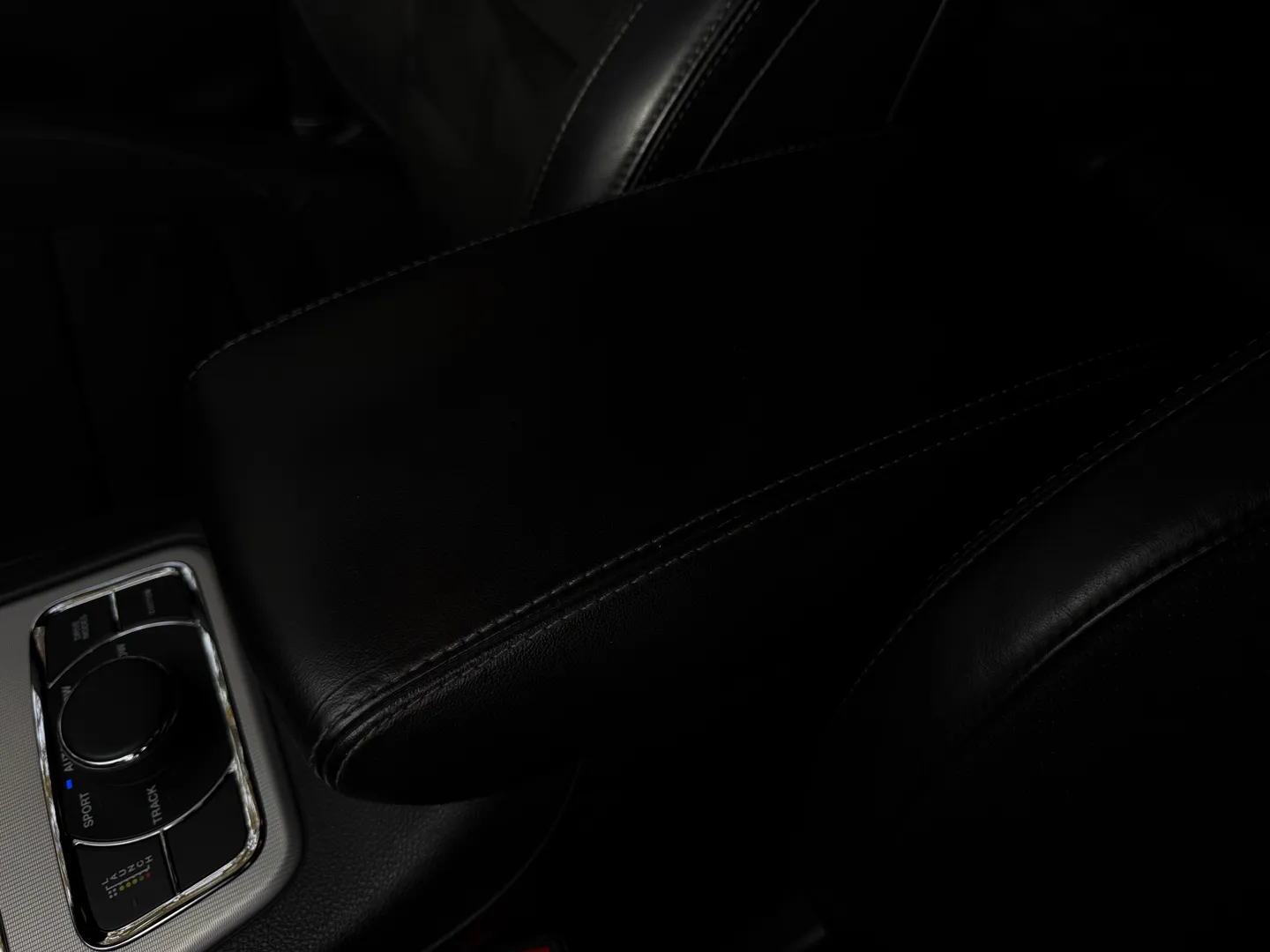 Jeep Grand Cherokee SRT — photo 73