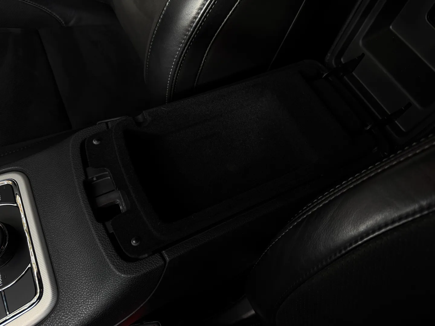 Jeep Grand Cherokee SRT — photo 74