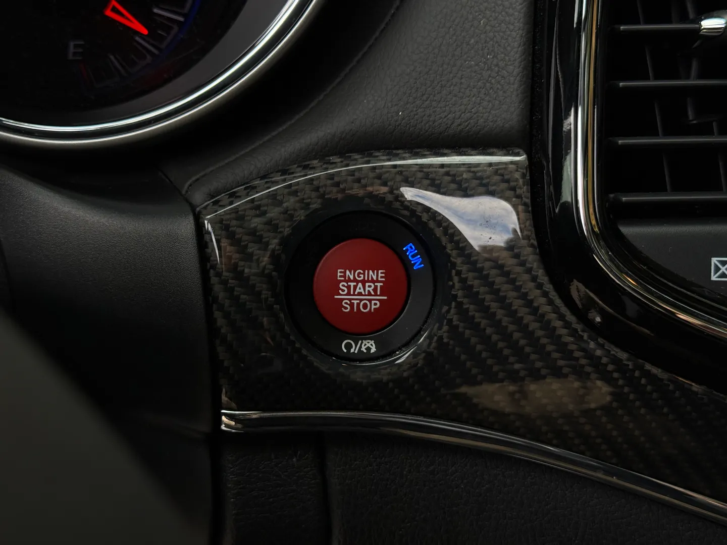 Jeep Grand Cherokee SRT — photo 85