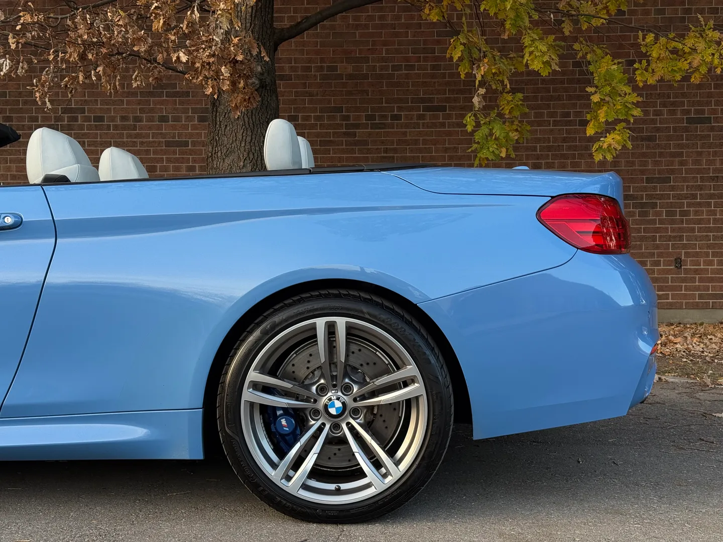 BMW M4 DCT Cabriolet — photo 14