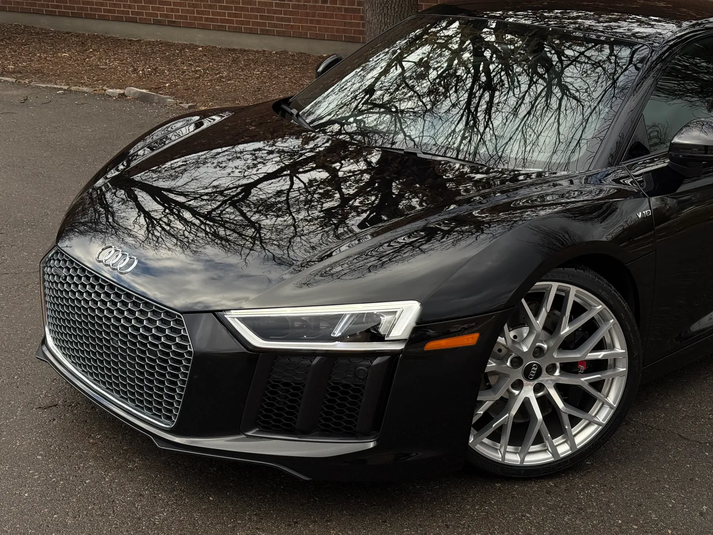 Audi R8 V10 Quattro Coupe — photo 3