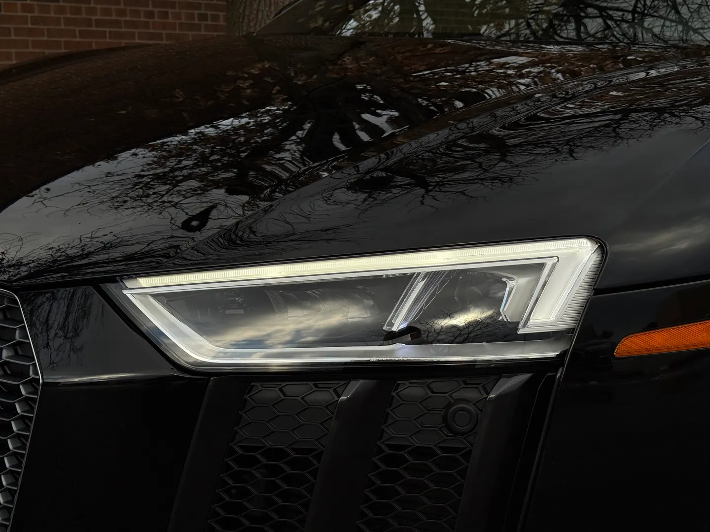 Audi R8 V10 Quattro Coupe — photo 7