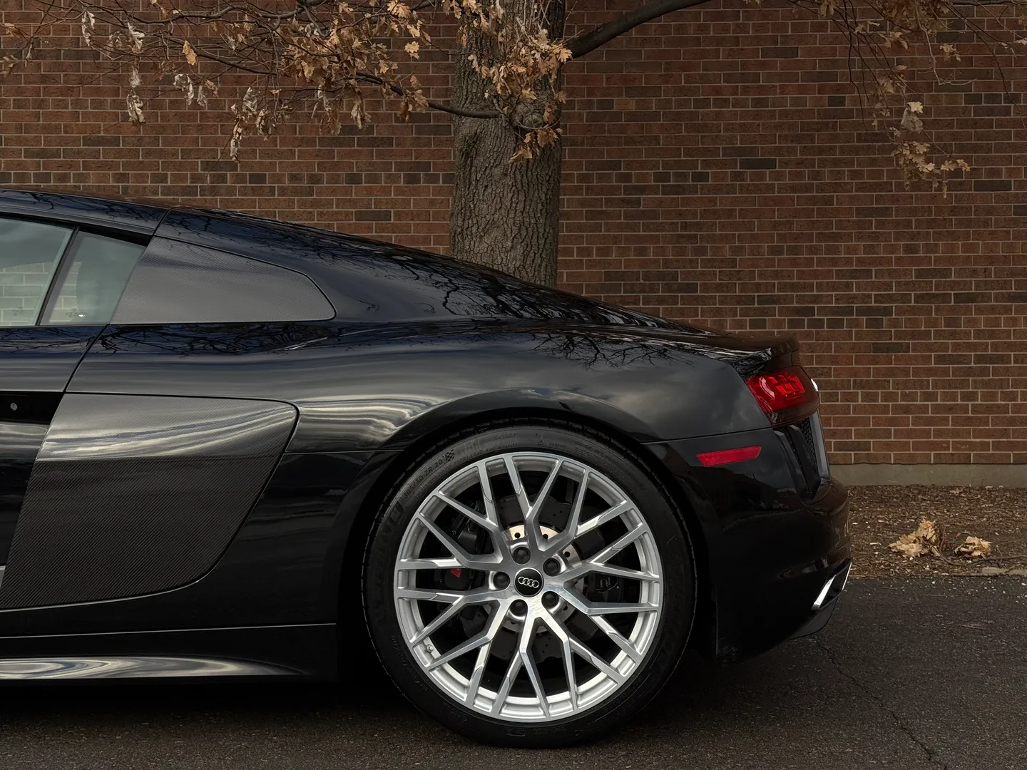 Audi R8 V10 Quattro Coupe — photo 14