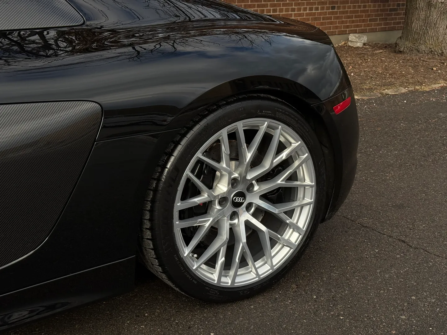 Audi R8 V10 Quattro Coupe — photo 16