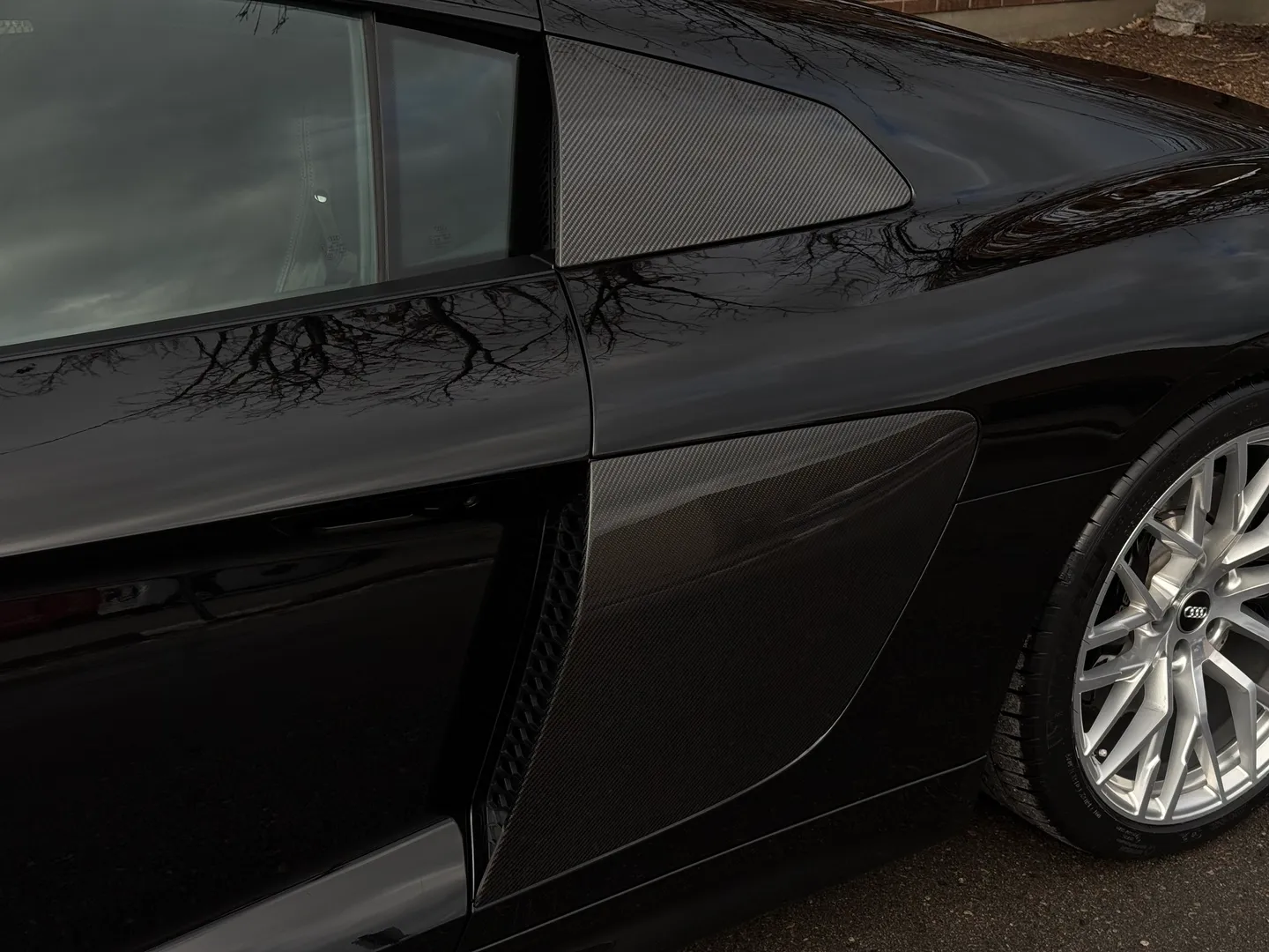 Audi R8 V10 Quattro Coupe — photo 21