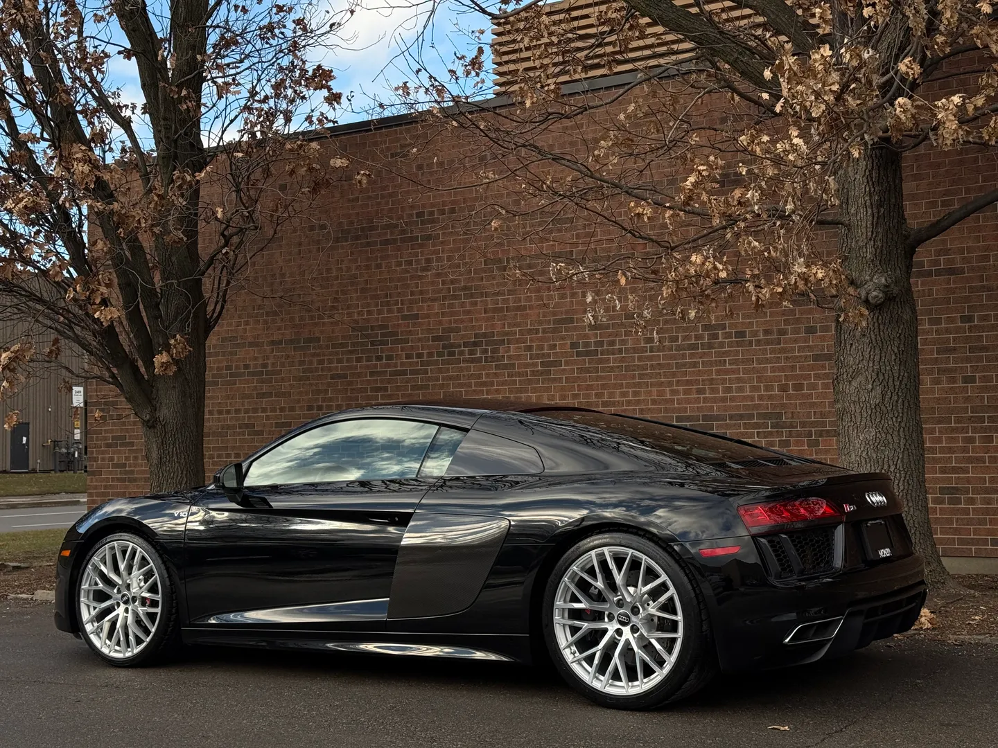 Audi R8 V10 Quattro Coupe — photo 24